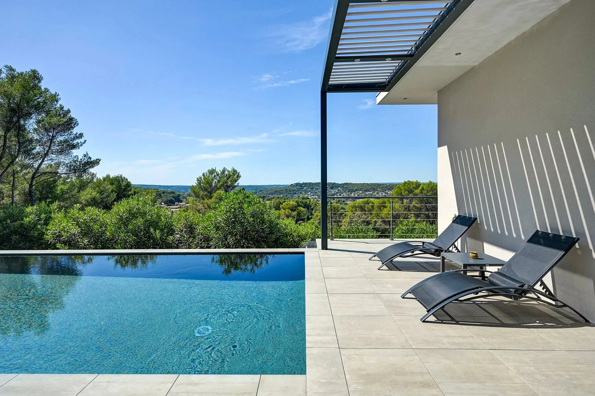 Villa d'architecte contemporaine avec vue panoramique & Pinède privée