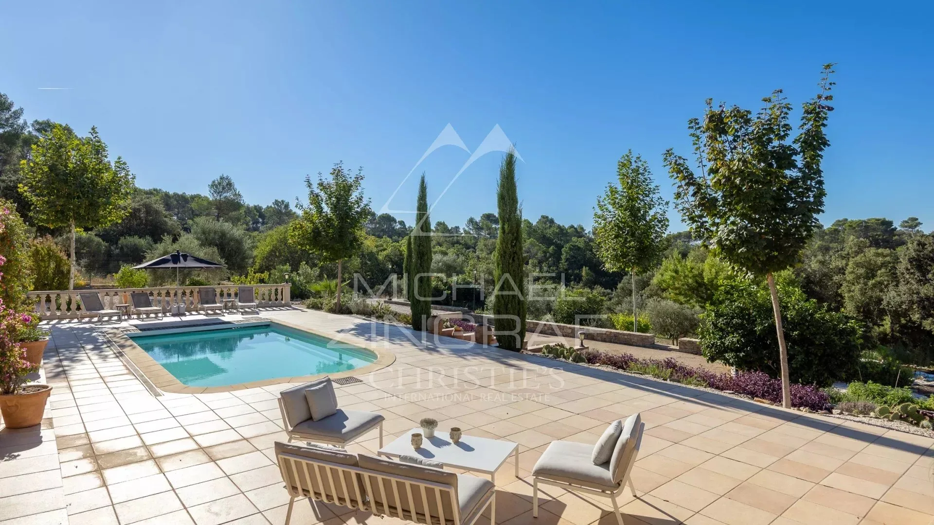 Propriété confidentielle au cœur de la Provence, entre vignes et oliviers - 2