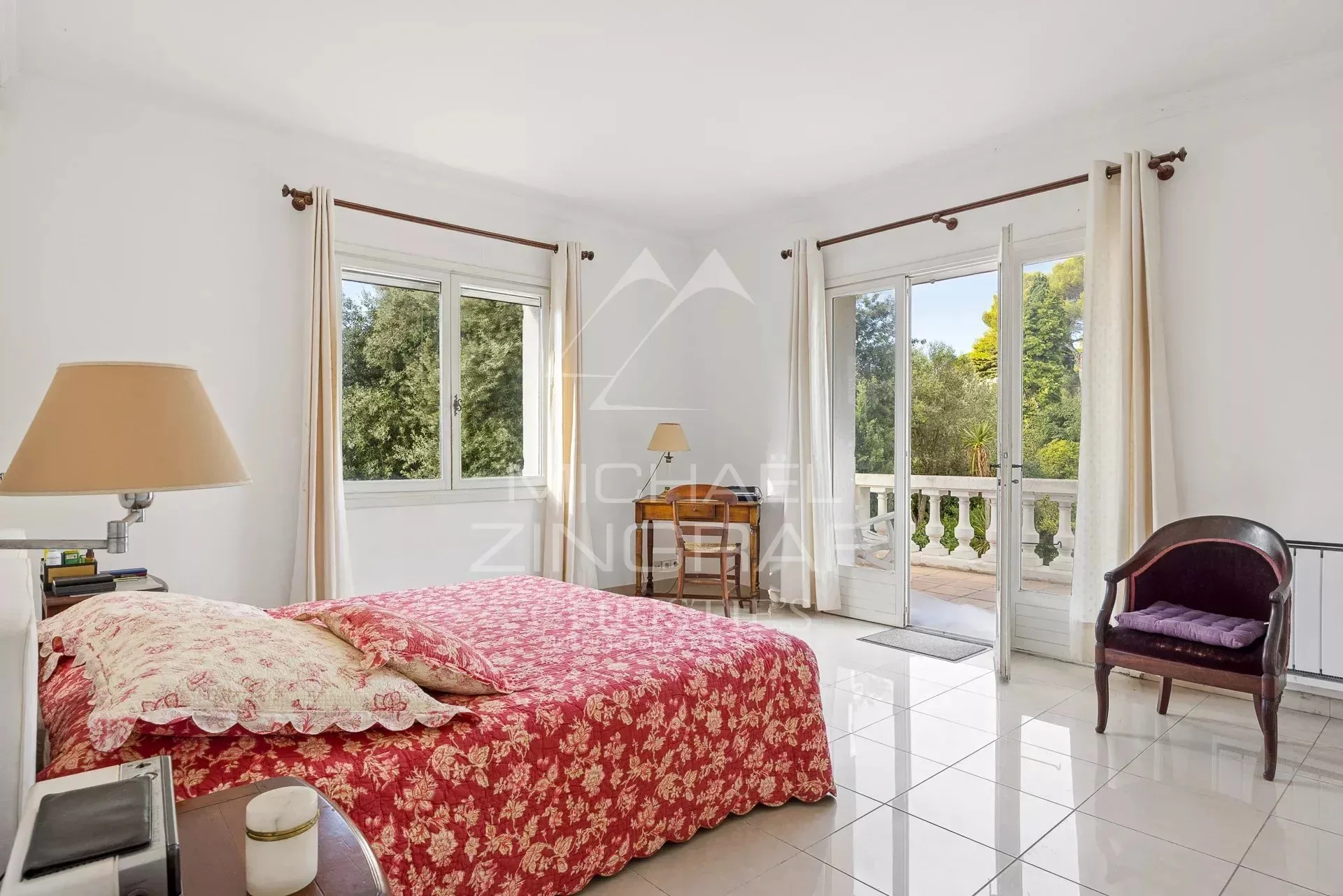 Exclusivité - A l’orée du Cap d’Antibes – Une adresse privilégiée entre mer et commerces - 6