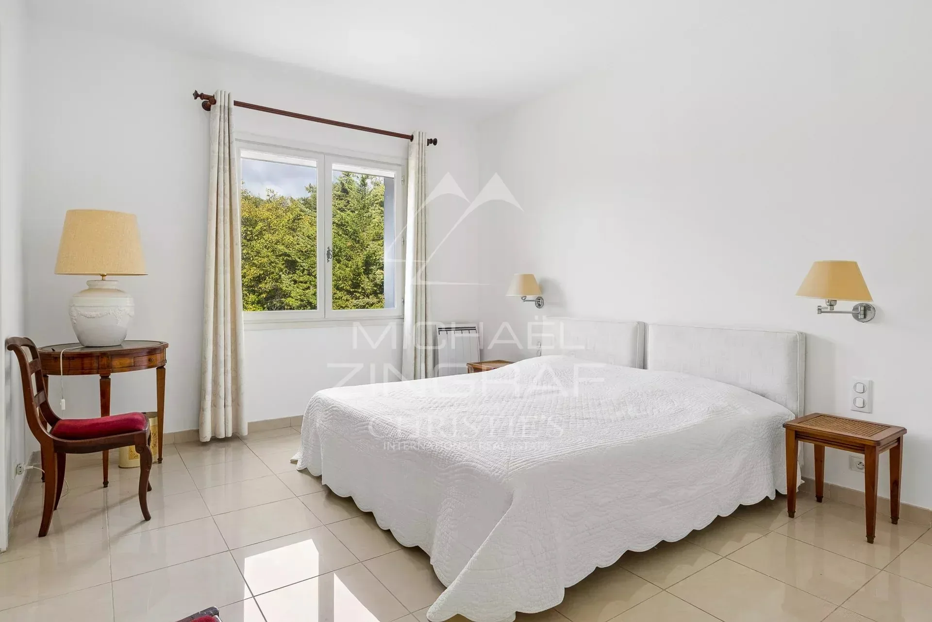 Exclusivité - A l’orée du Cap d’Antibes – Une adresse privilégiée entre mer et commerces - 11