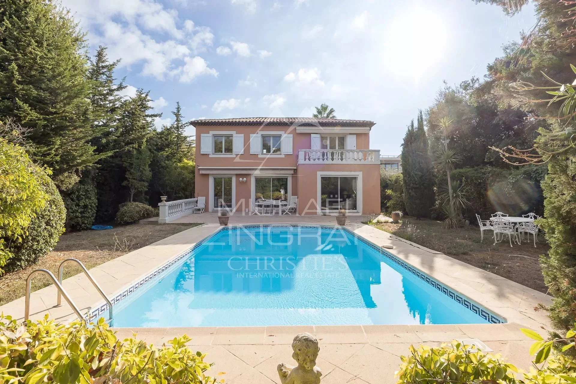 Exclusivité - A l’orée du Cap d’Antibes – Une adresse privilégiée entre mer et commerces
