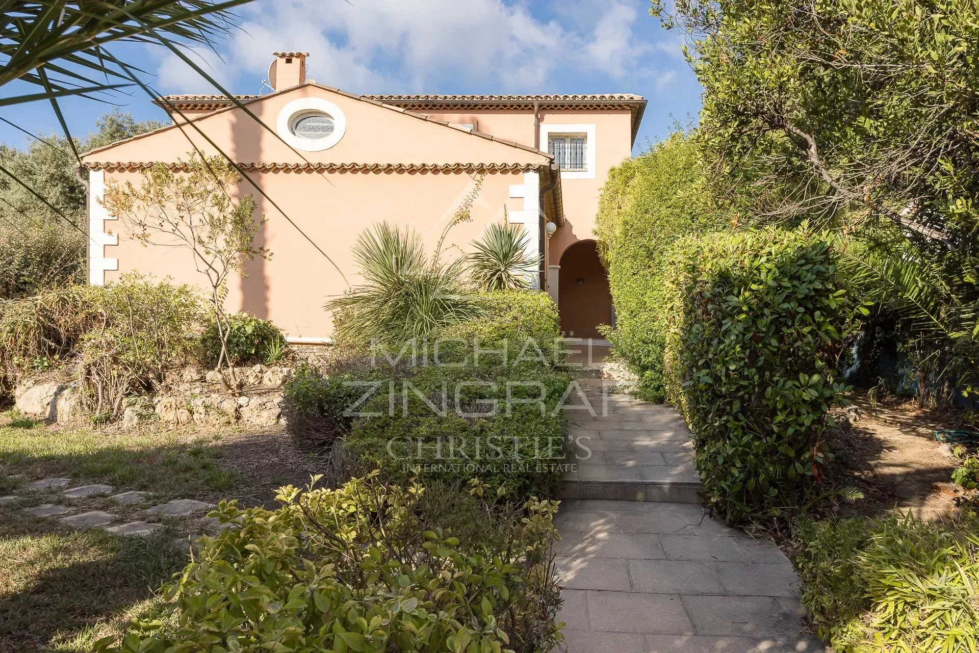 Exclusivité - A l’orée du Cap d’Antibes – Une adresse privilégiée entre mer et commerces - 13