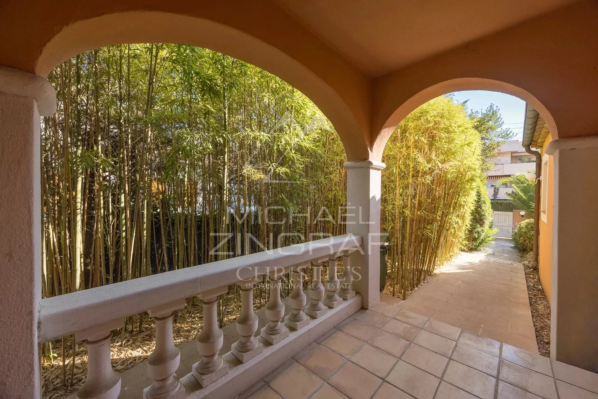 Exclusivité - A l’orée du Cap d’Antibes – Une adresse privilégiée entre mer et commerces - 16