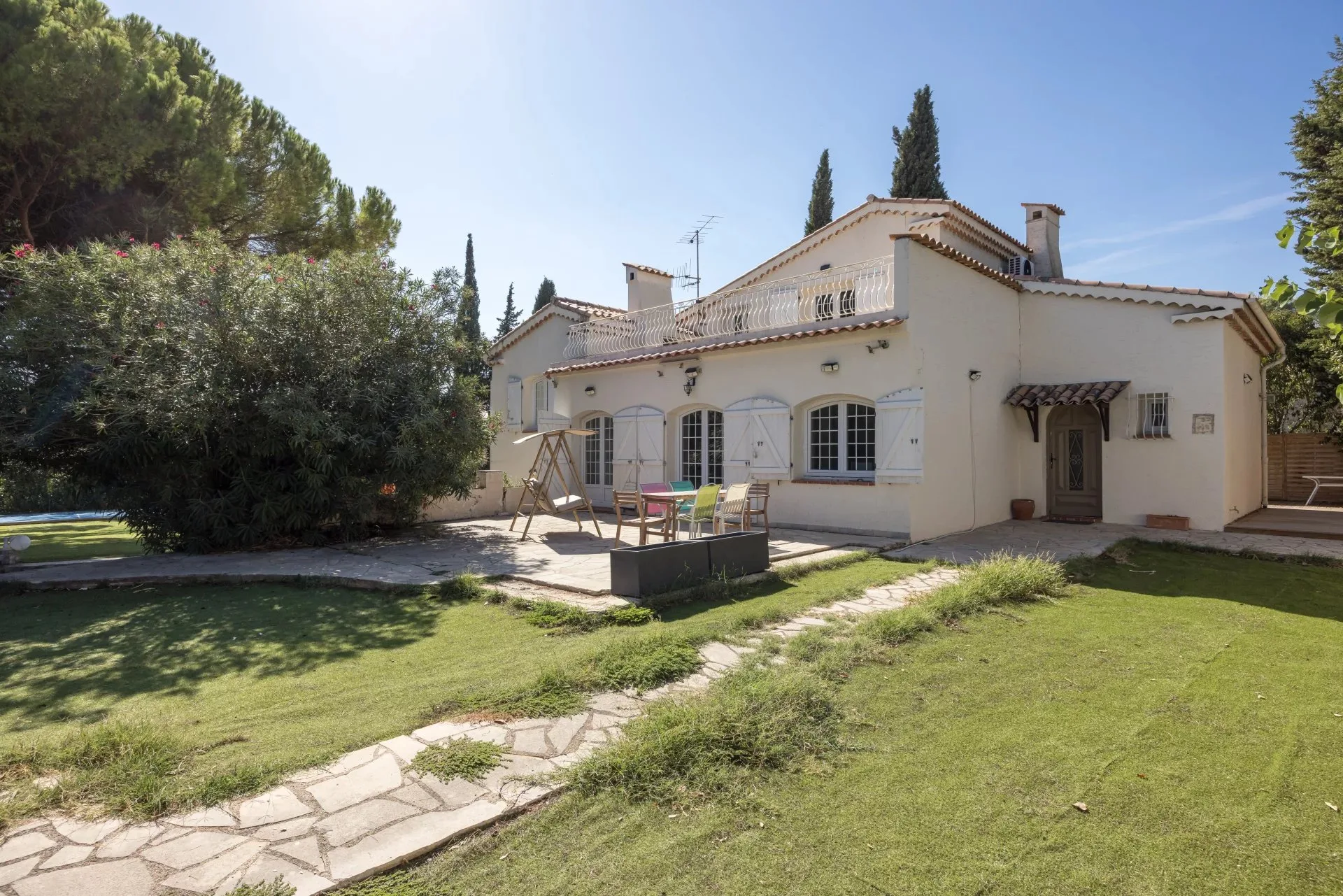 Mougins – Villa familiale avec piscine et court de tennis - 9