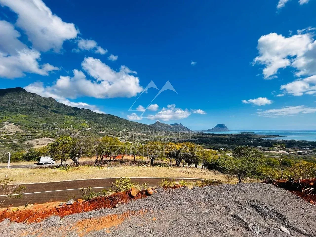 Villa d’Exception de 4 Chambres avec Vues Panoramiques sur les Montagnes et la Mer - 17