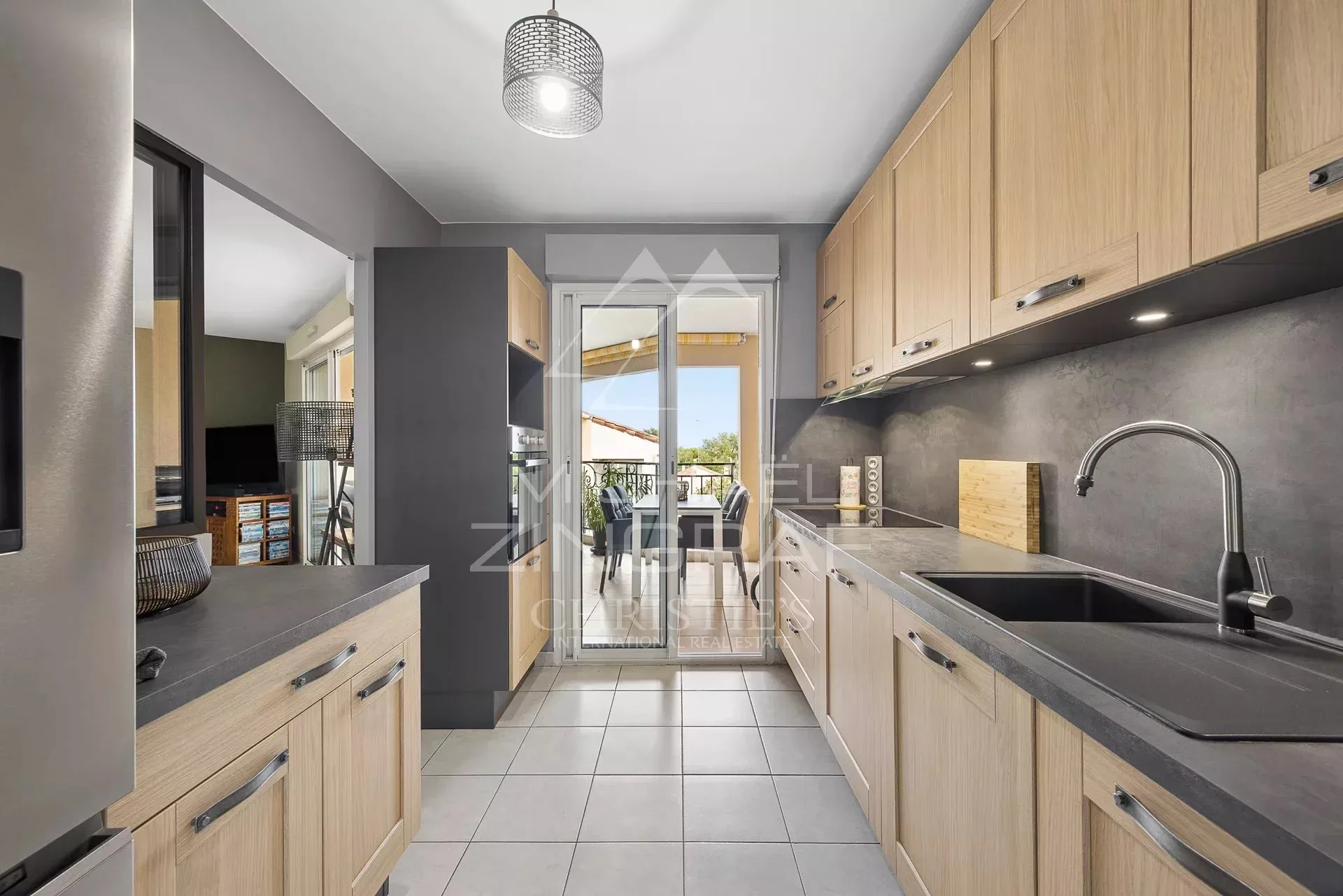 Oberstes Stockwerk – Renovierte Wohnung mit Meerblick - 7