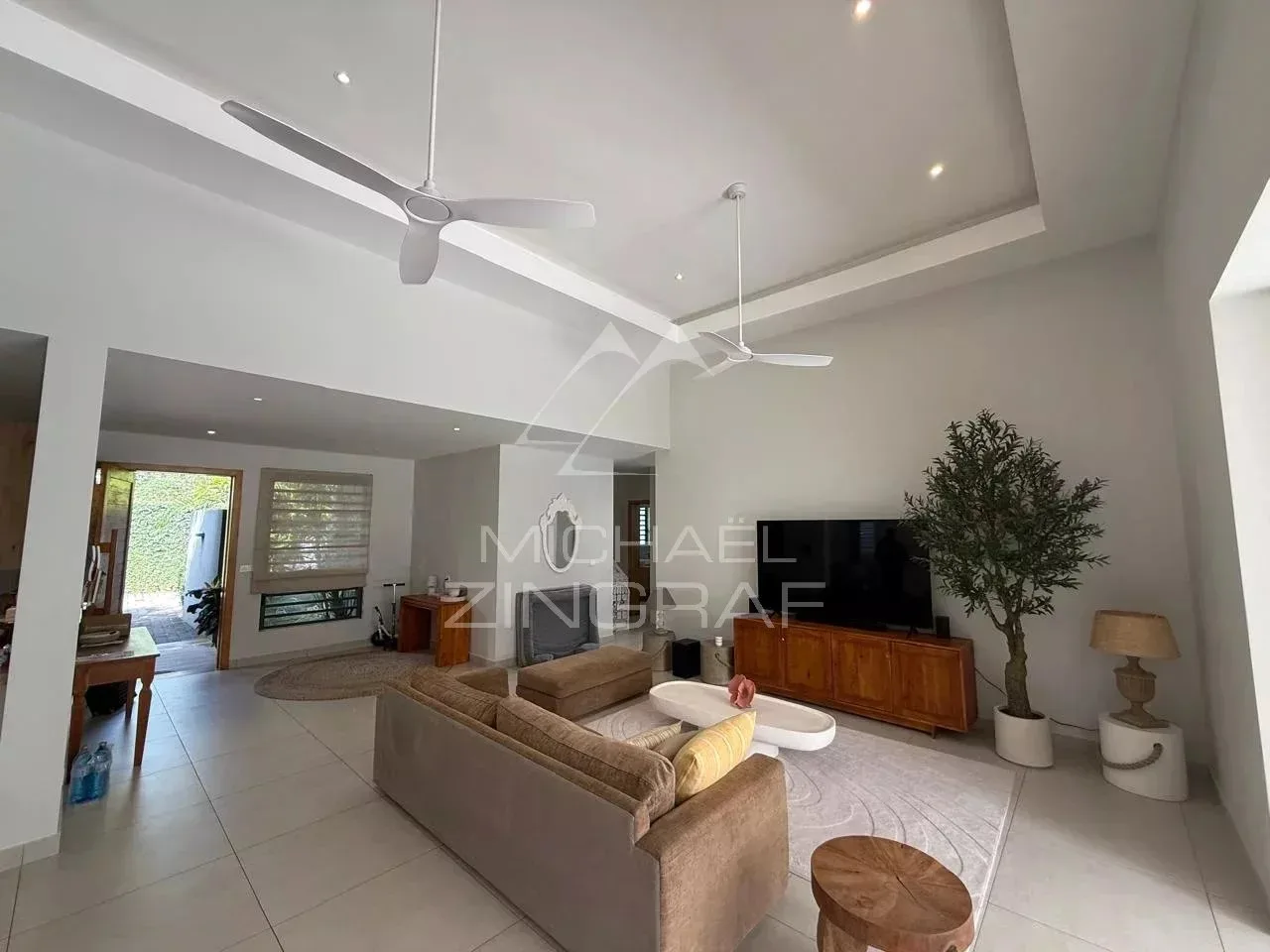 Elegant 4-Bedroom Villa with Private Pool in Forêt Daruty - 15