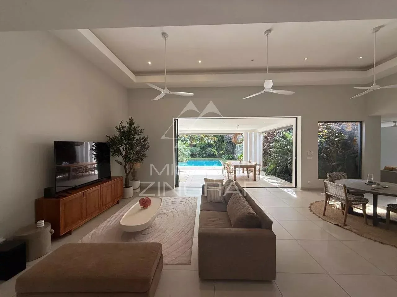Elegant 4-Bedroom Villa with Private Pool in Forêt Daruty - 7