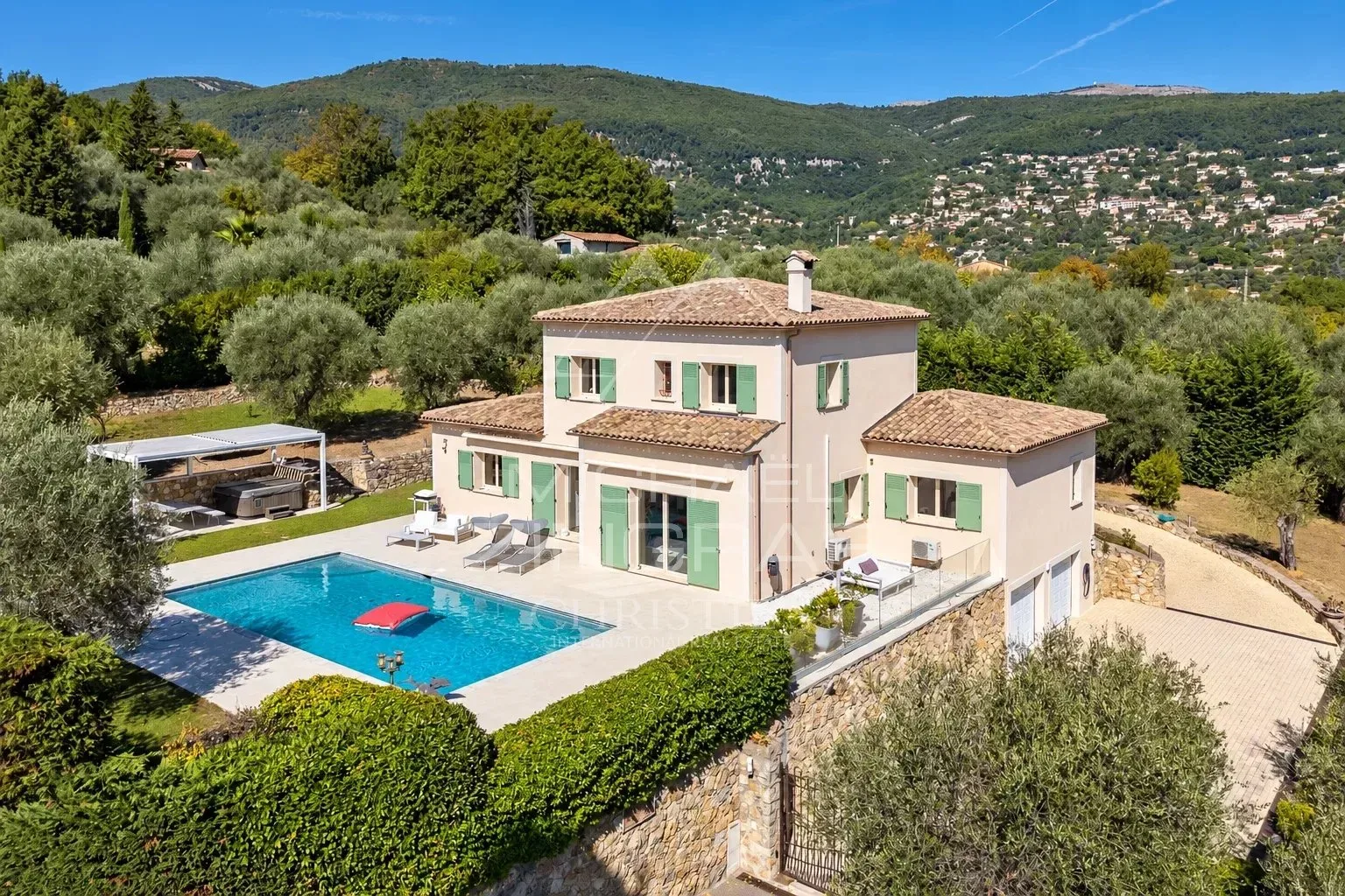 Villa mit Pool in Grasse, nur 5 Minuten von Opio entfernt – 340 m² Wohnfläche – 5.000 m² Grundstück