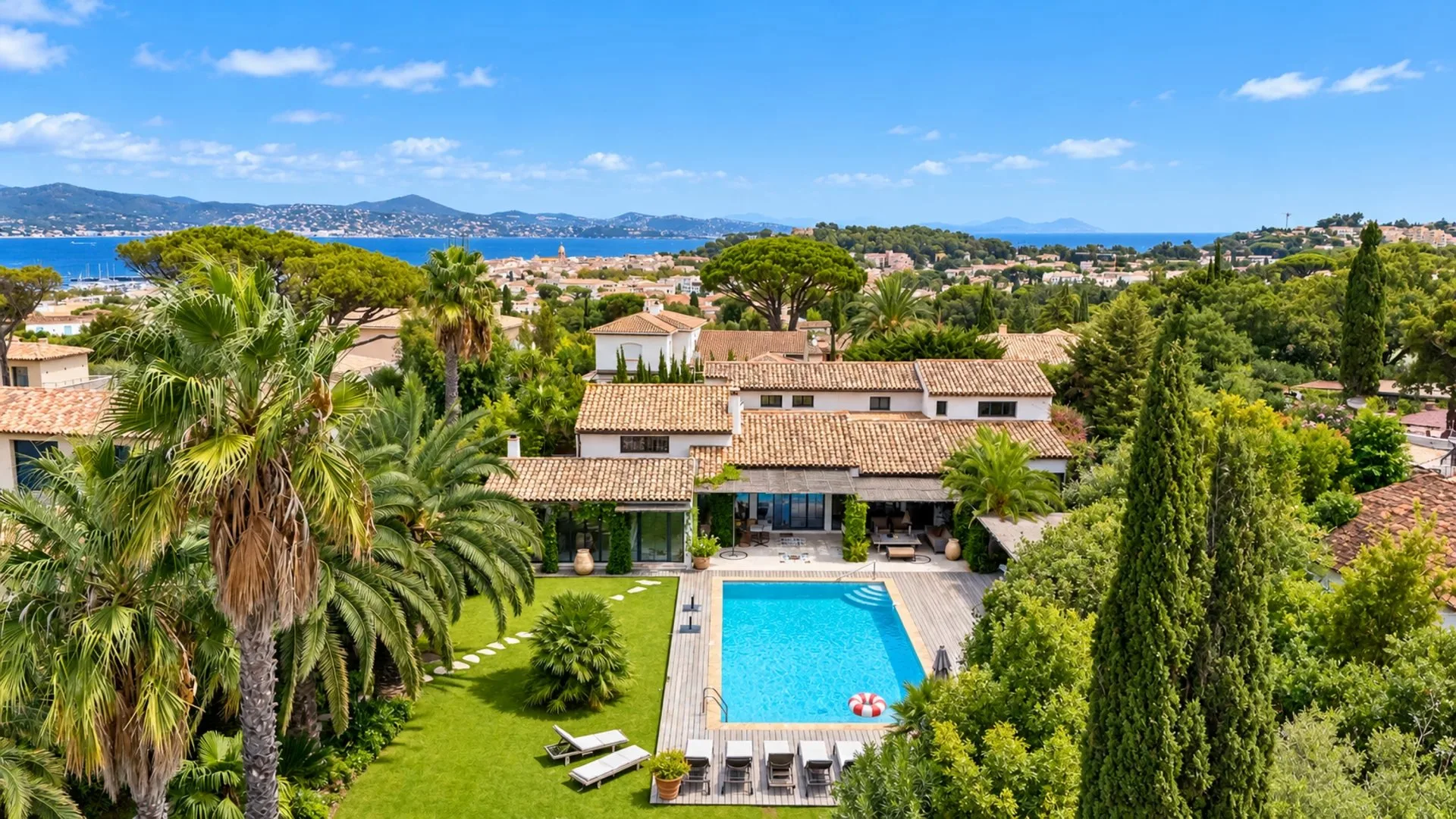 St-Tropez centre - Superb Provençal property