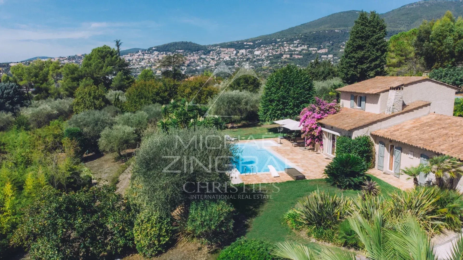 Villa Provençale d’Exception avec Vue Dégagée et Jardin de 4 375 m² à Plascassier - 17