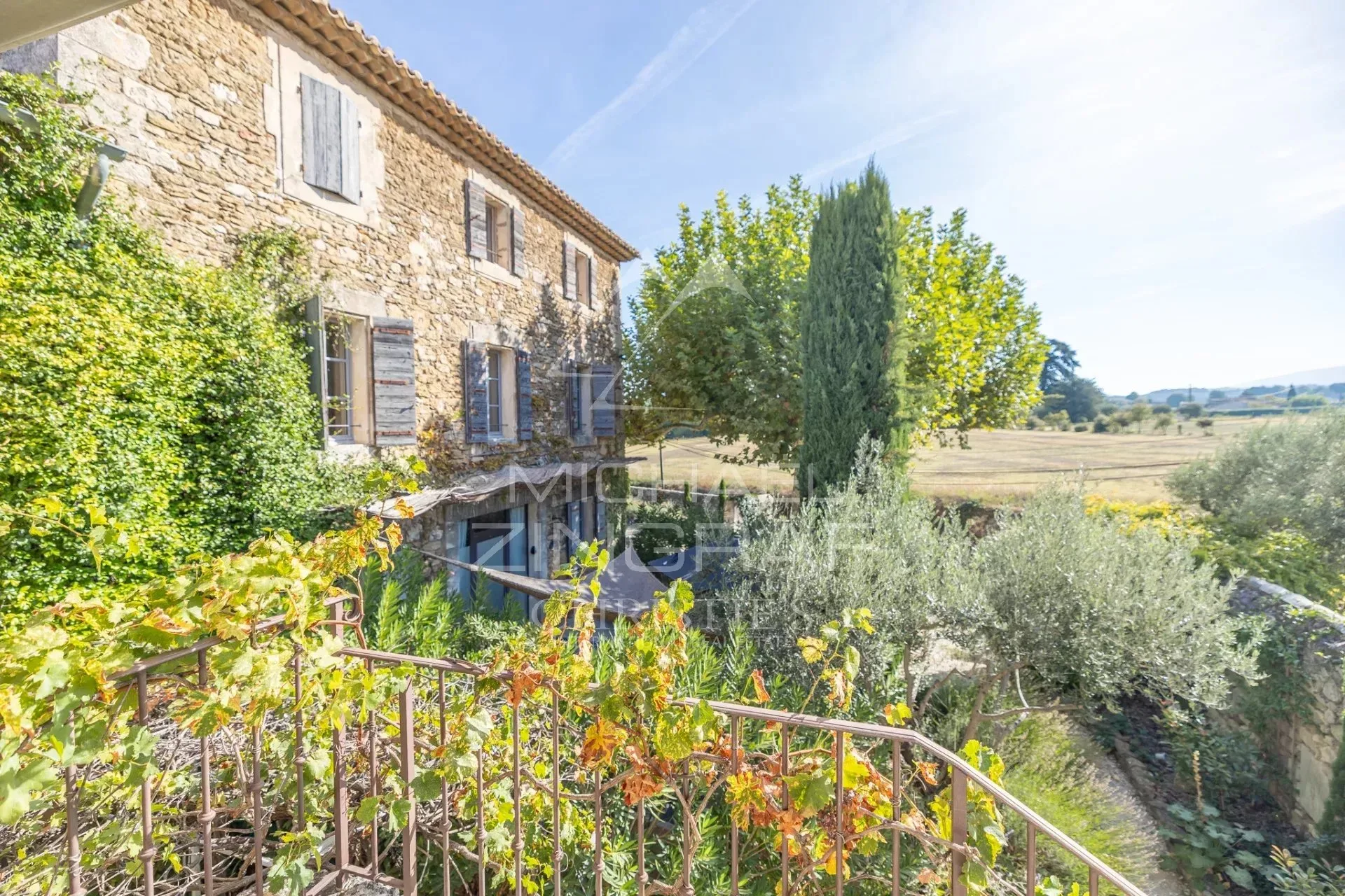 Oppède – Mas provençal de caractère avec gîtes, chambres d'hôtes et vues sur le Luberon - 6