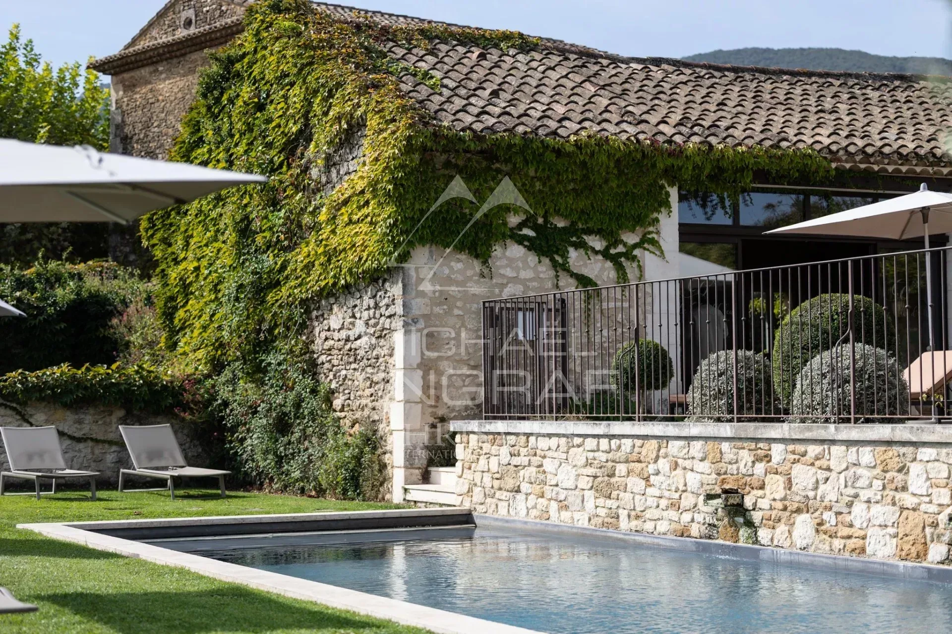 Oppède – Mas provençal de caractère avec gîtes, chambres d'hôtes et vues sur le Luberon - 4