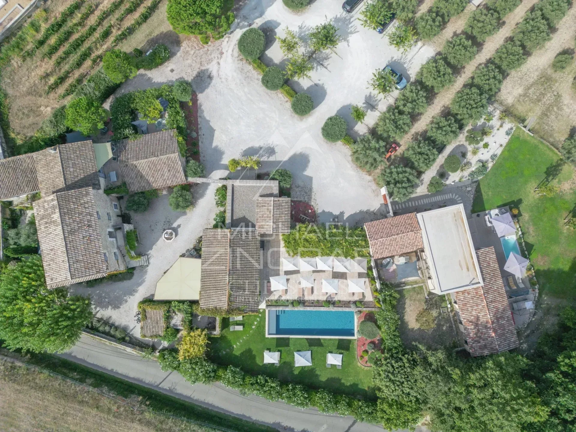 Oppède – Mas provençal de caractère avec gîtes, chambres d'hôtes et vues sur le Luberon - 16