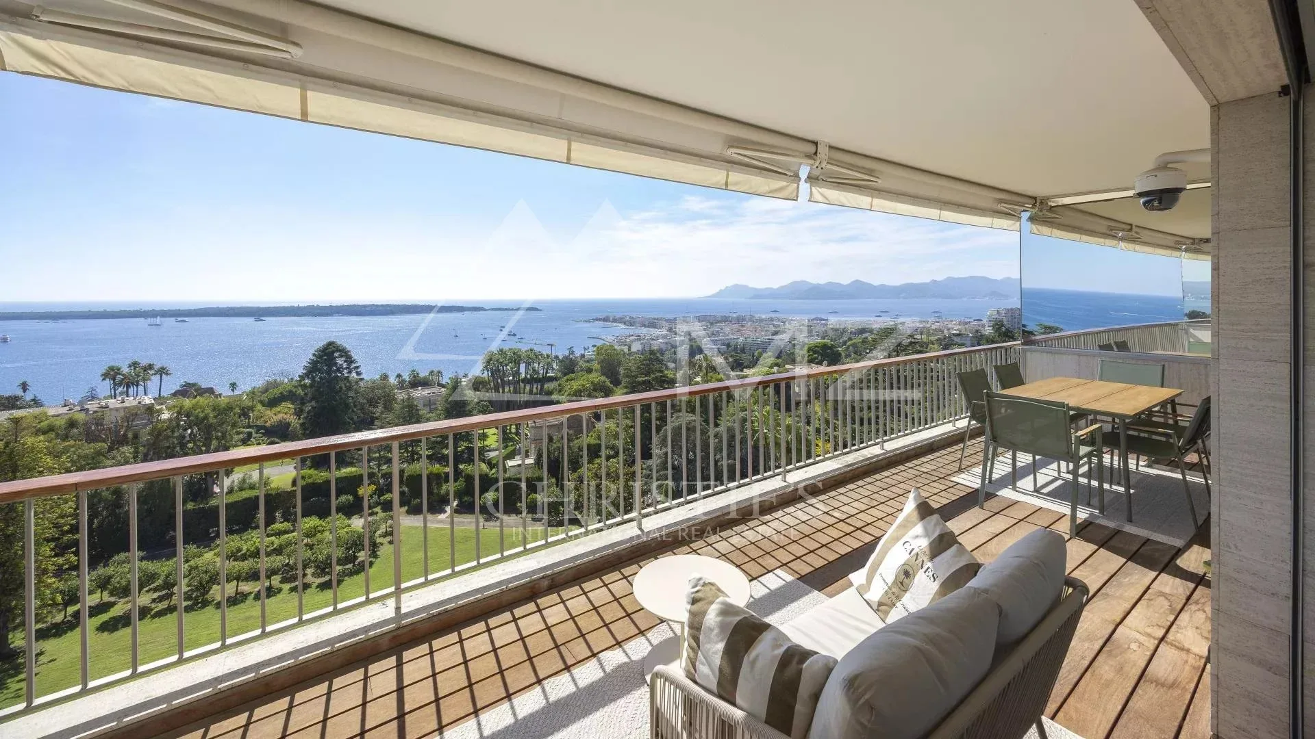 EXCLUSIVITE magnifique 4 pièces contemporain à la vue mer époustouflante