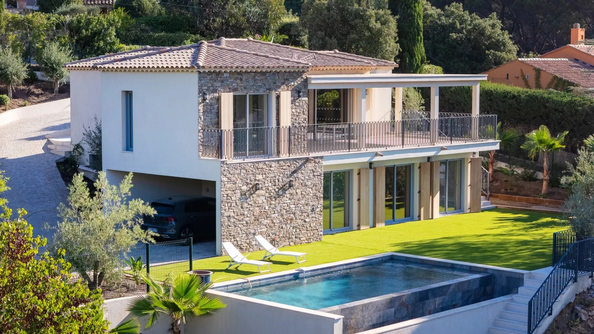 VILLA  RÉNOVÉE  VUE MER, PISCINE À DÉBORDEMENT - Les Issambres