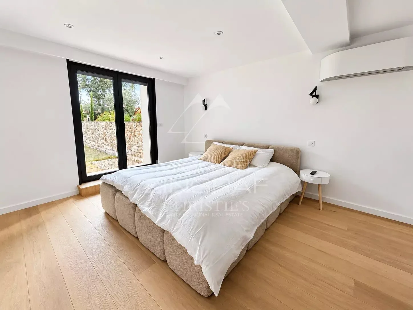 Elegante, vollständig renovierte Villa in absolut ruhiger Lage - 10