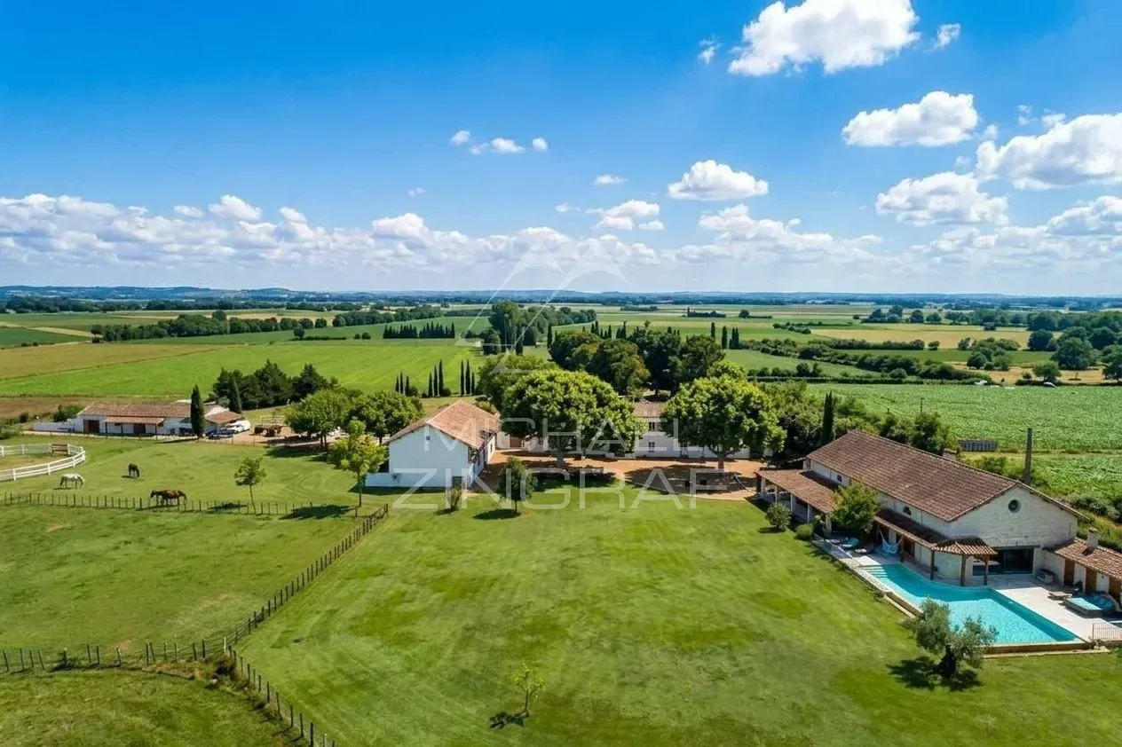 Sublime mas de 1850 au cœur de la Petite Camargue — Domaine d'exception sur 17 hectares