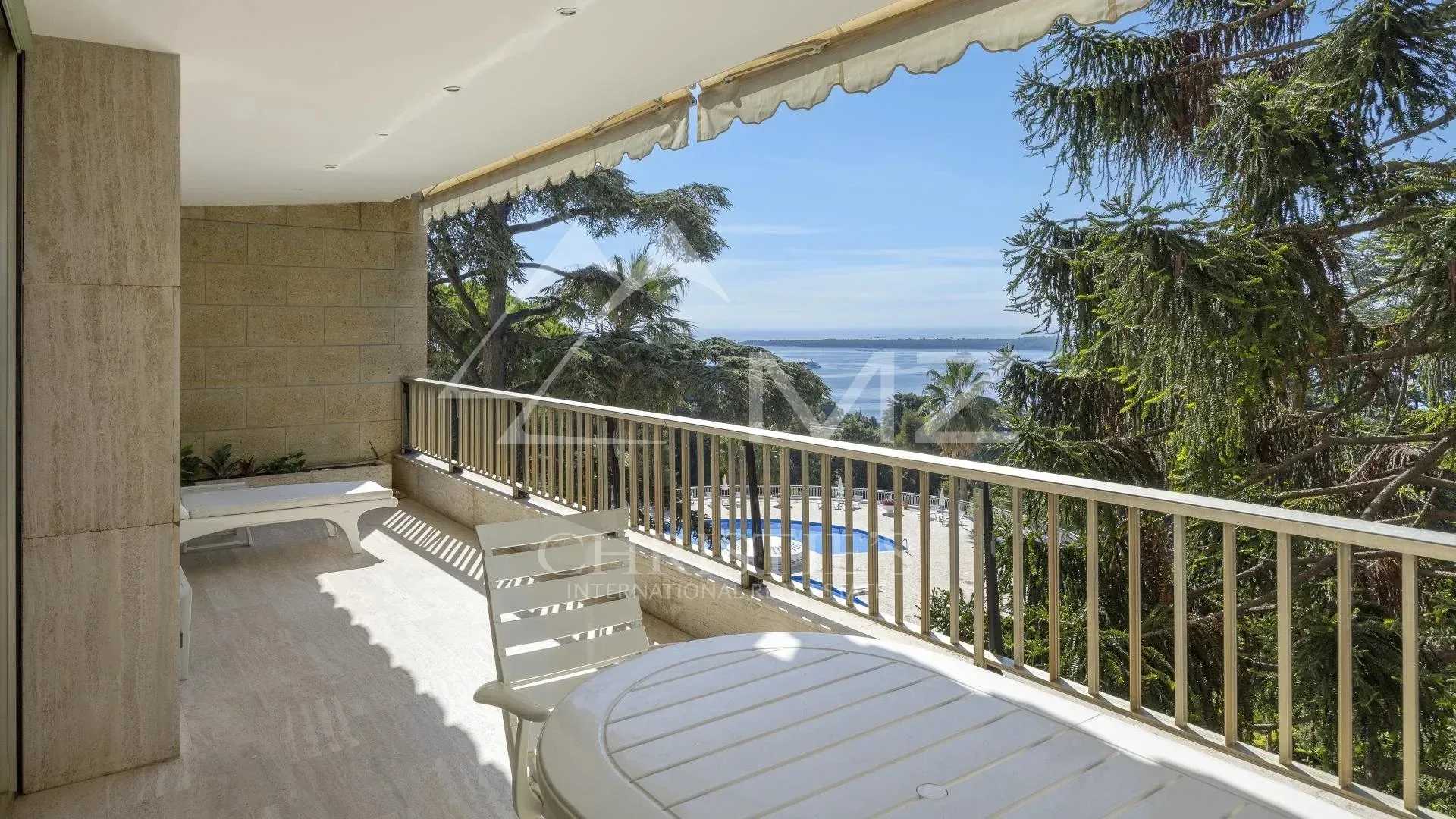 EXCLUSIVITE: Superbe appartement contemporain à la vue mer