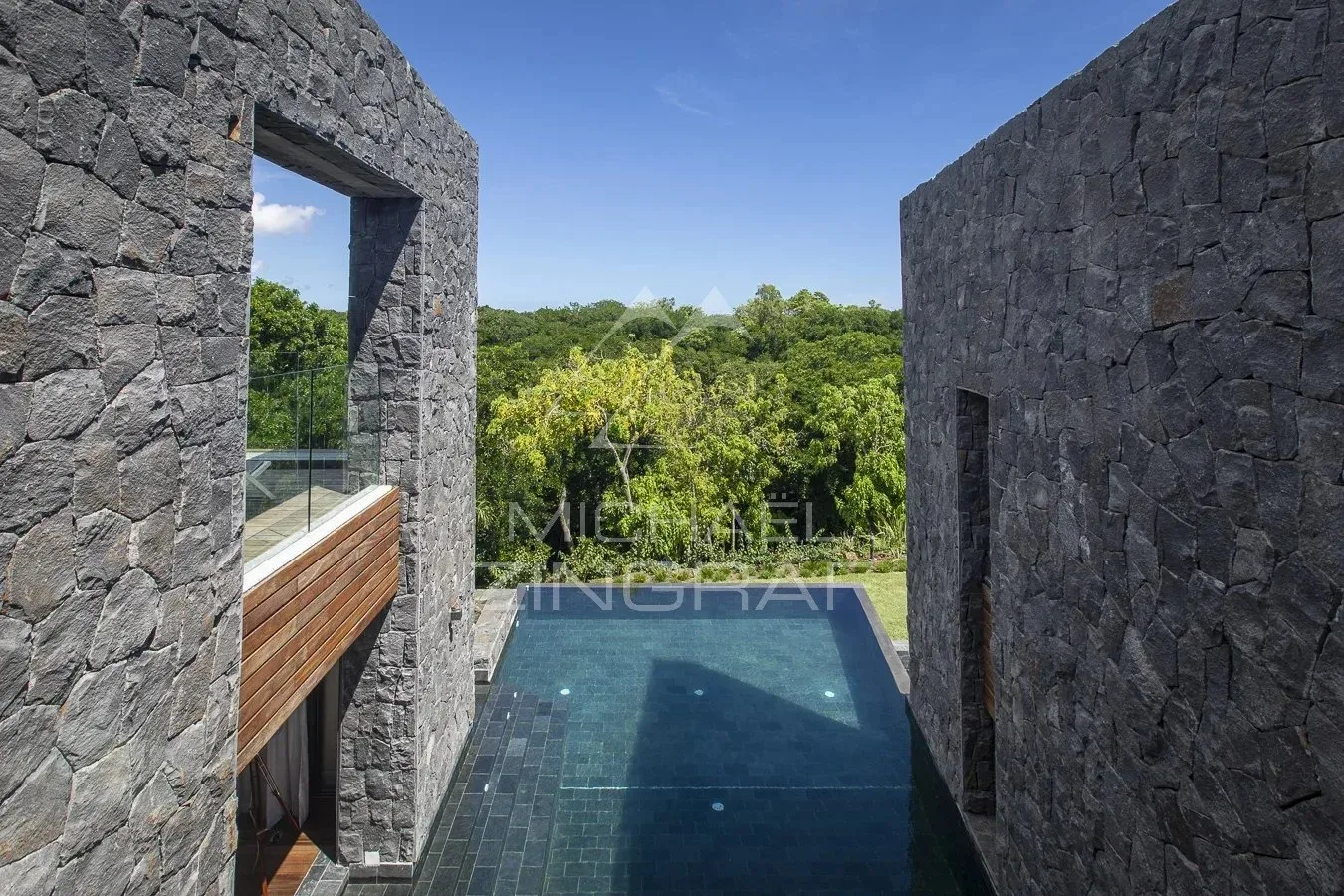 Villa de prestige avec piscine et ponton privatif privée et accès à la mer – Azuri - 3