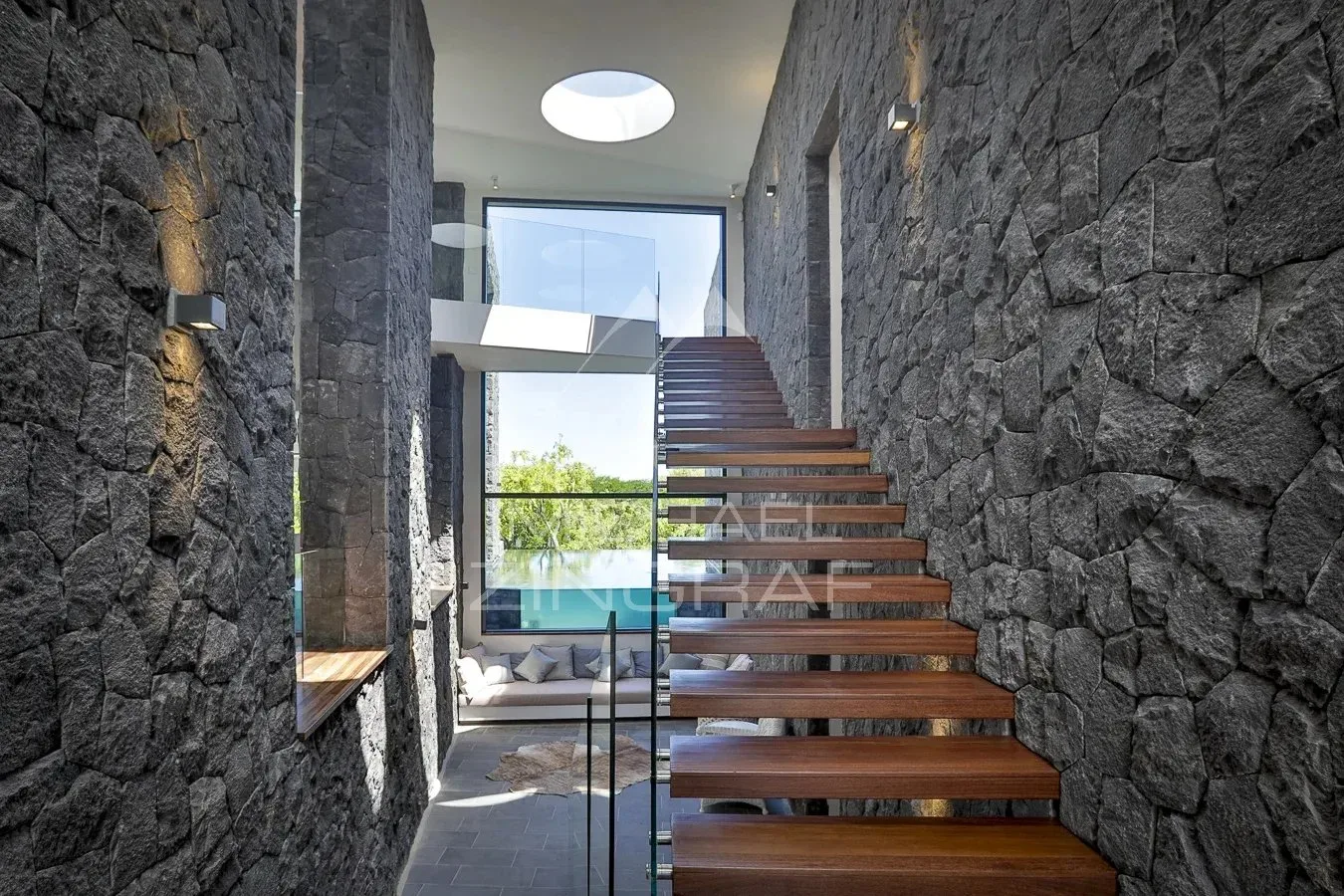 Villa de prestige avec piscine et ponton privatif privée et accès à la mer – Azuri - 4