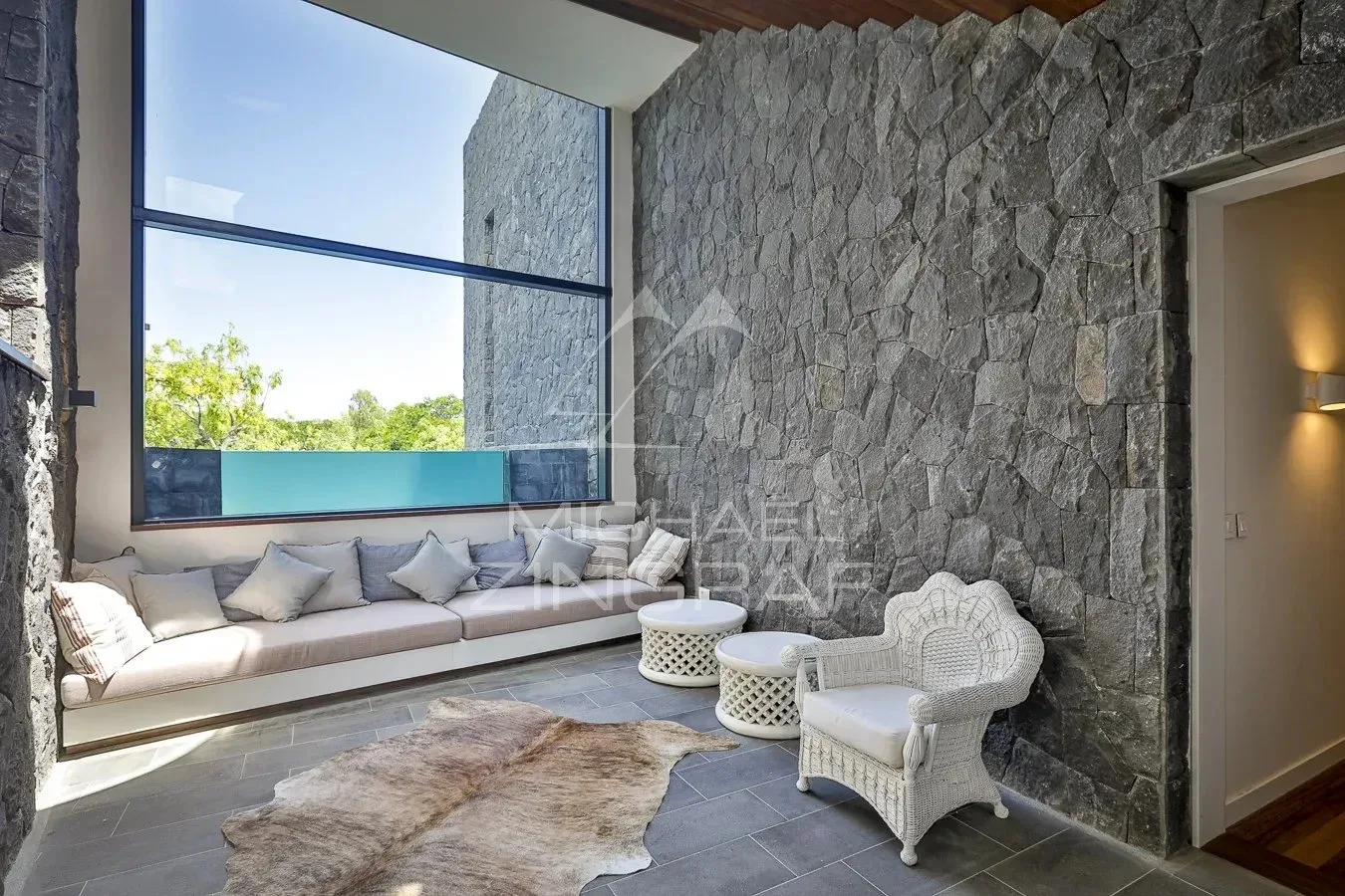 Villa de prestige avec piscine et ponton privatif privée et accès à la mer – Azuri - 24