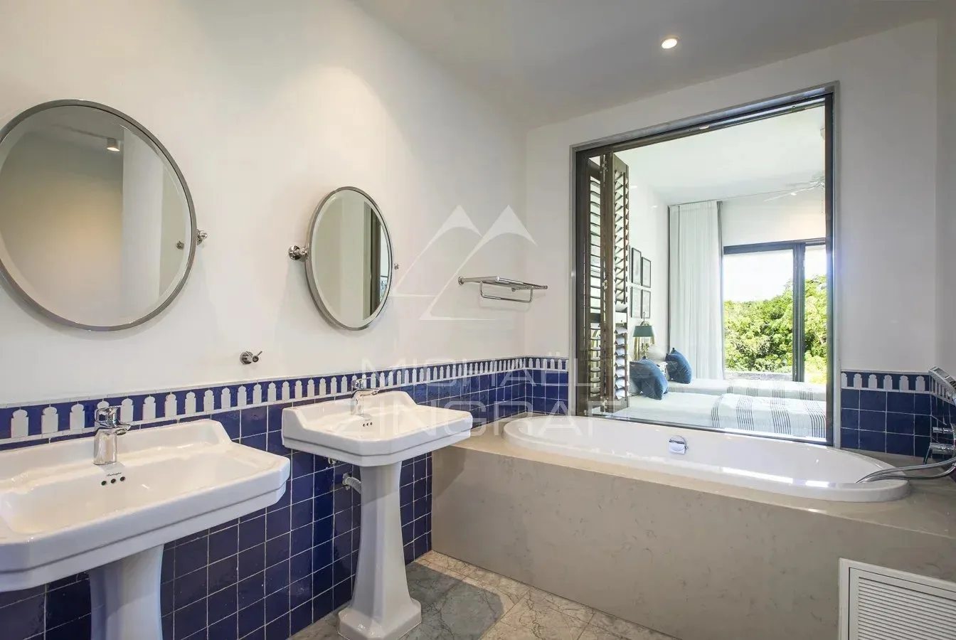 Villa de prestige avec piscine et ponton privatif privée et accès à la mer – Azuri - 27