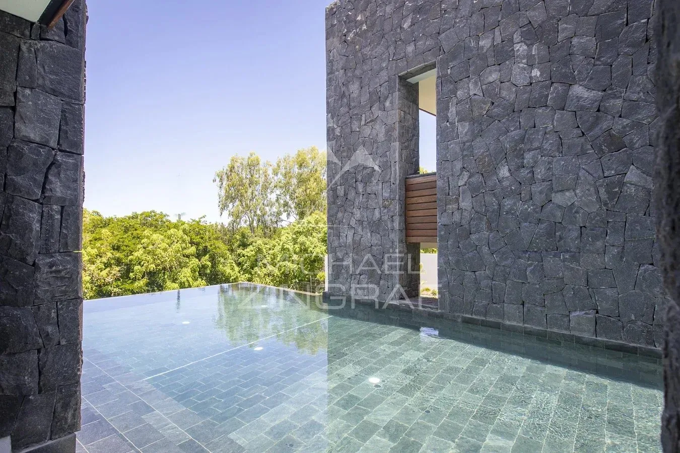 Villa de prestige avec piscine et ponton privatif privée et accès à la mer – Azuri - 32