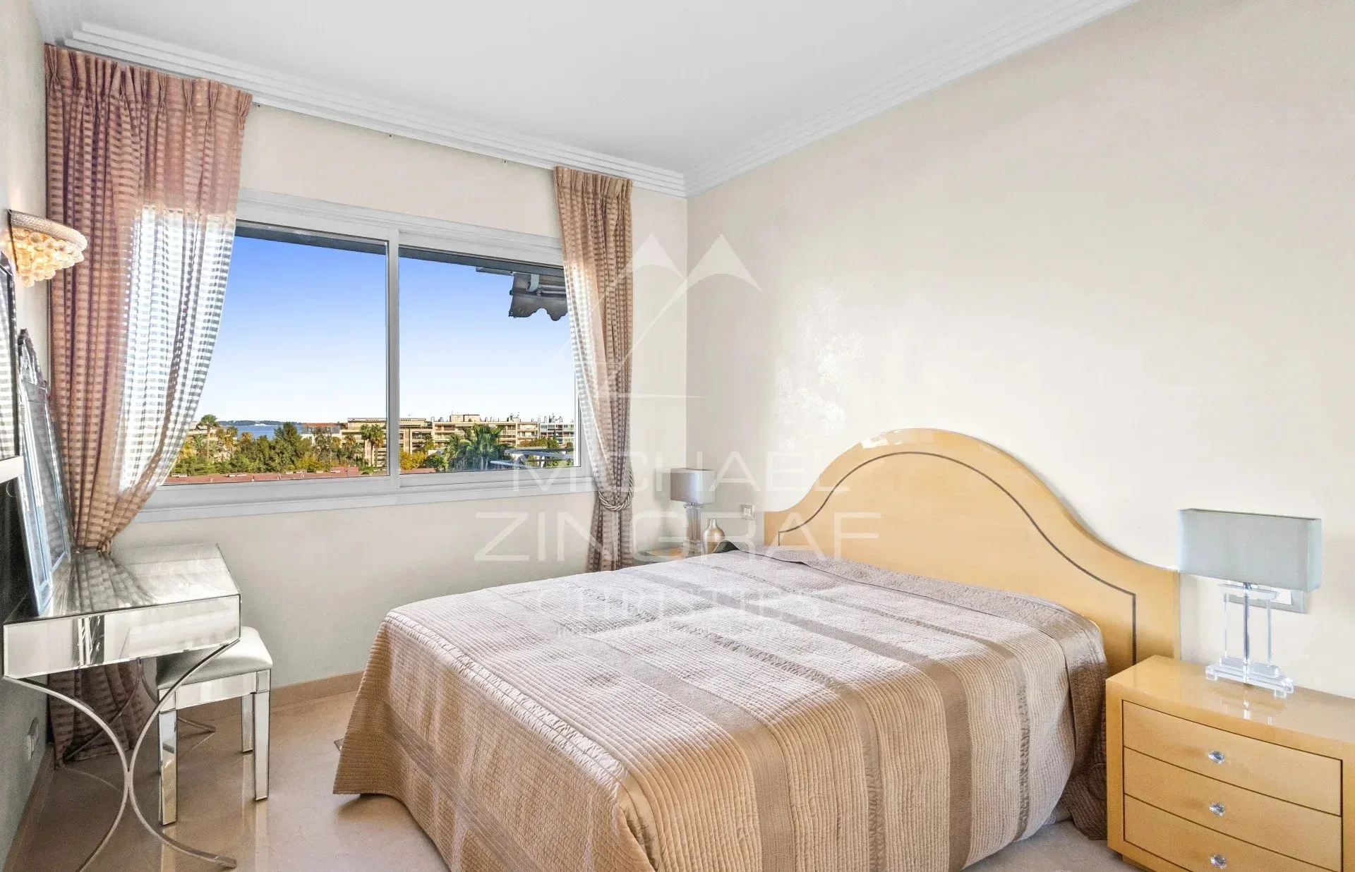 Cannes - Croisette - Prestigieux 4 pièces de 117m2 avec terrasses face à la mer - 15