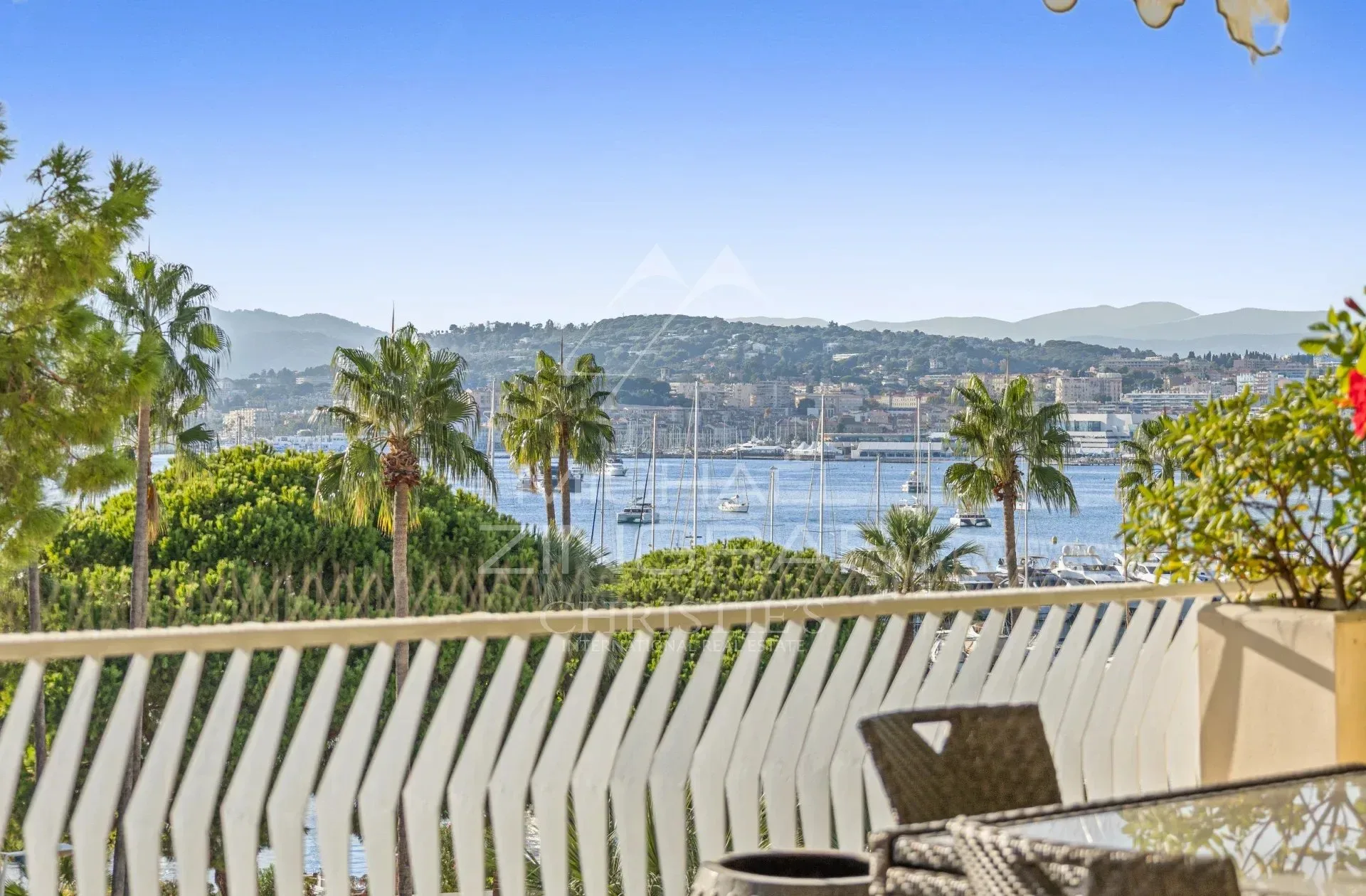 Cannes - Croisette - Prestigieux 4 pièces de 117m2 avec terrasses face à la mer - 20