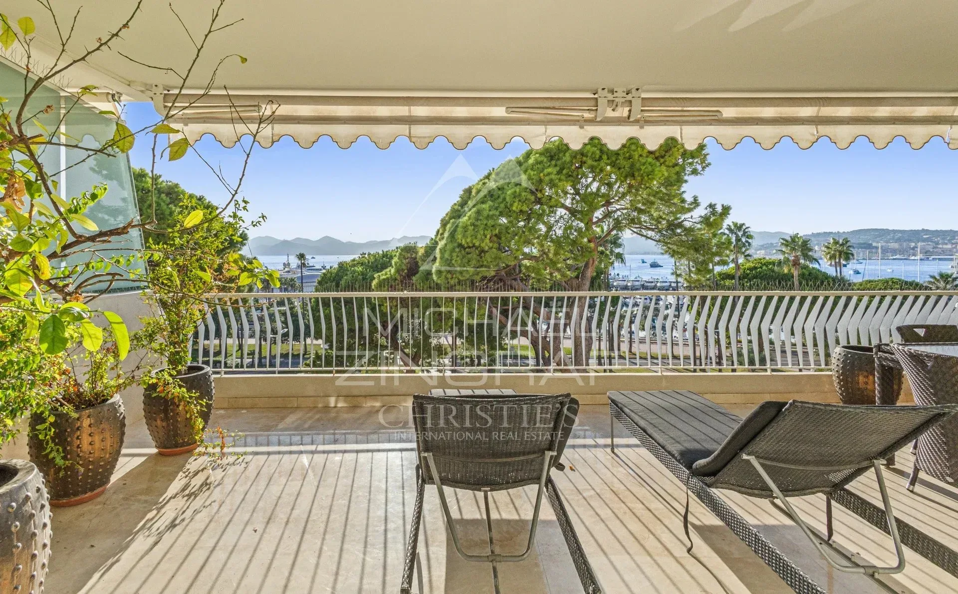 Cannes - Croisette - Prestigieux 4 pièces de 117m2 avec terrasses face à la mer - 3