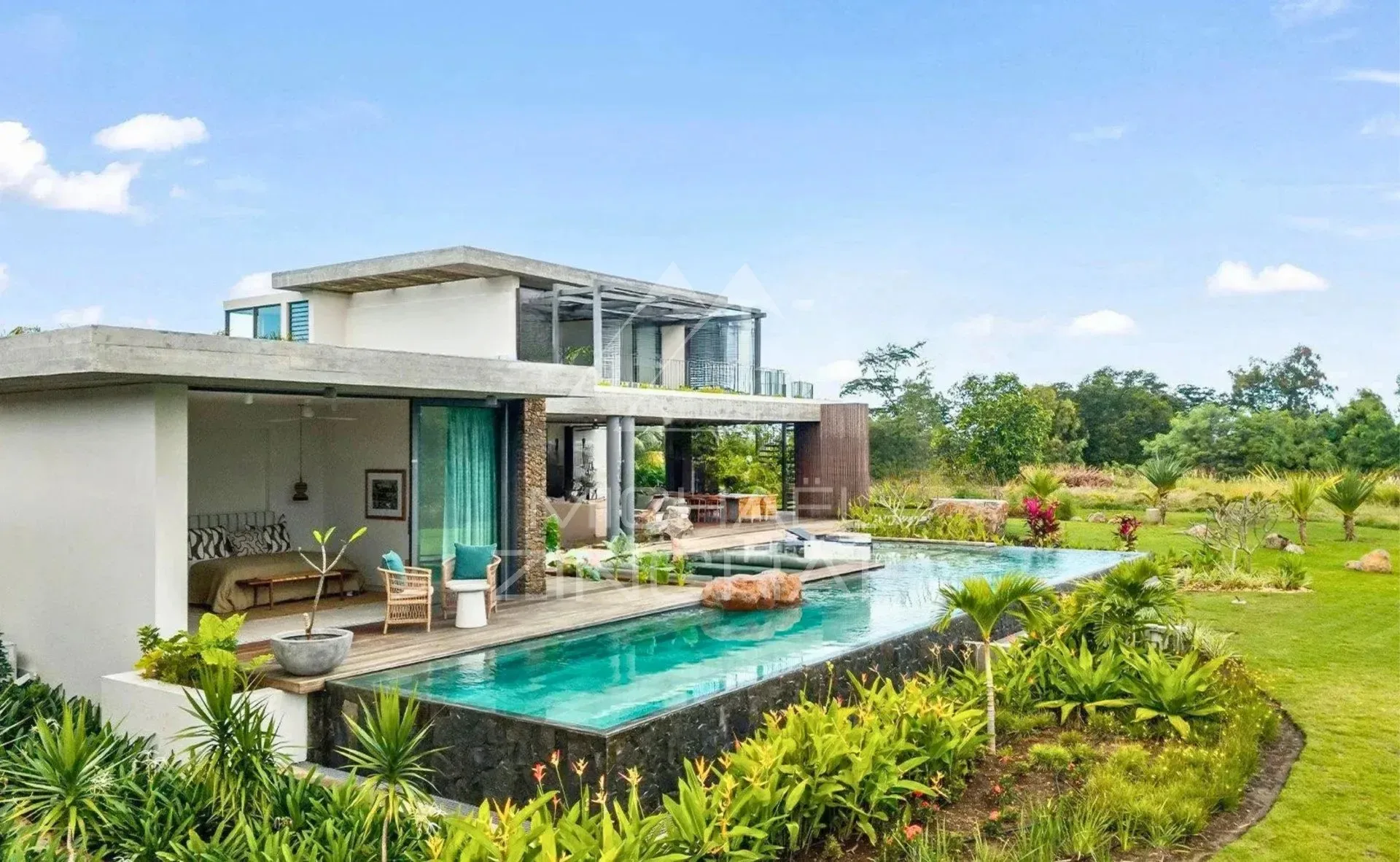 Villa d’exception en bordure du golf avec piscine privée – Anahita
