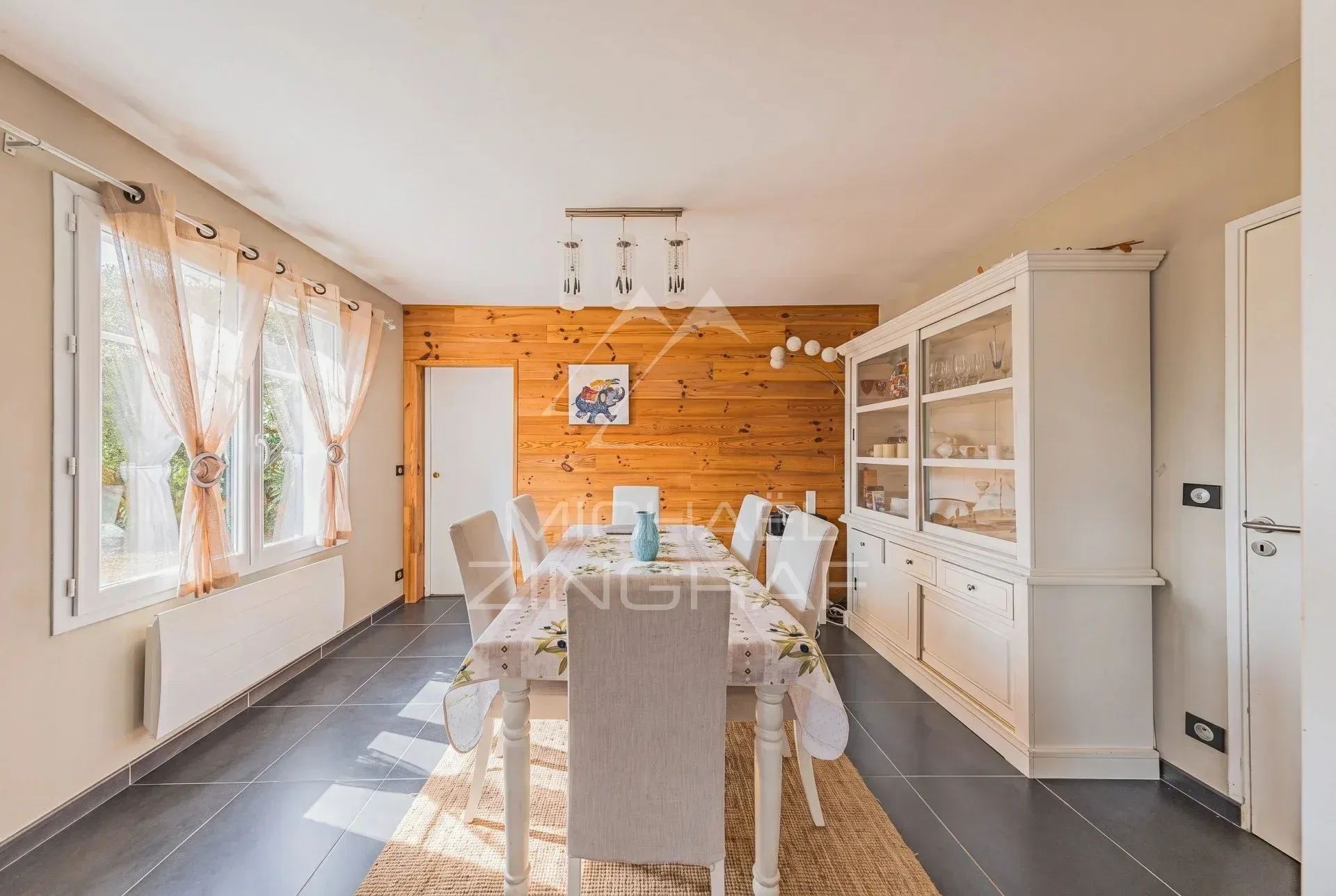 VILLA FAMILIALE AVEC DEPENDANCE AU CALME PROCHE MARCHE - 9