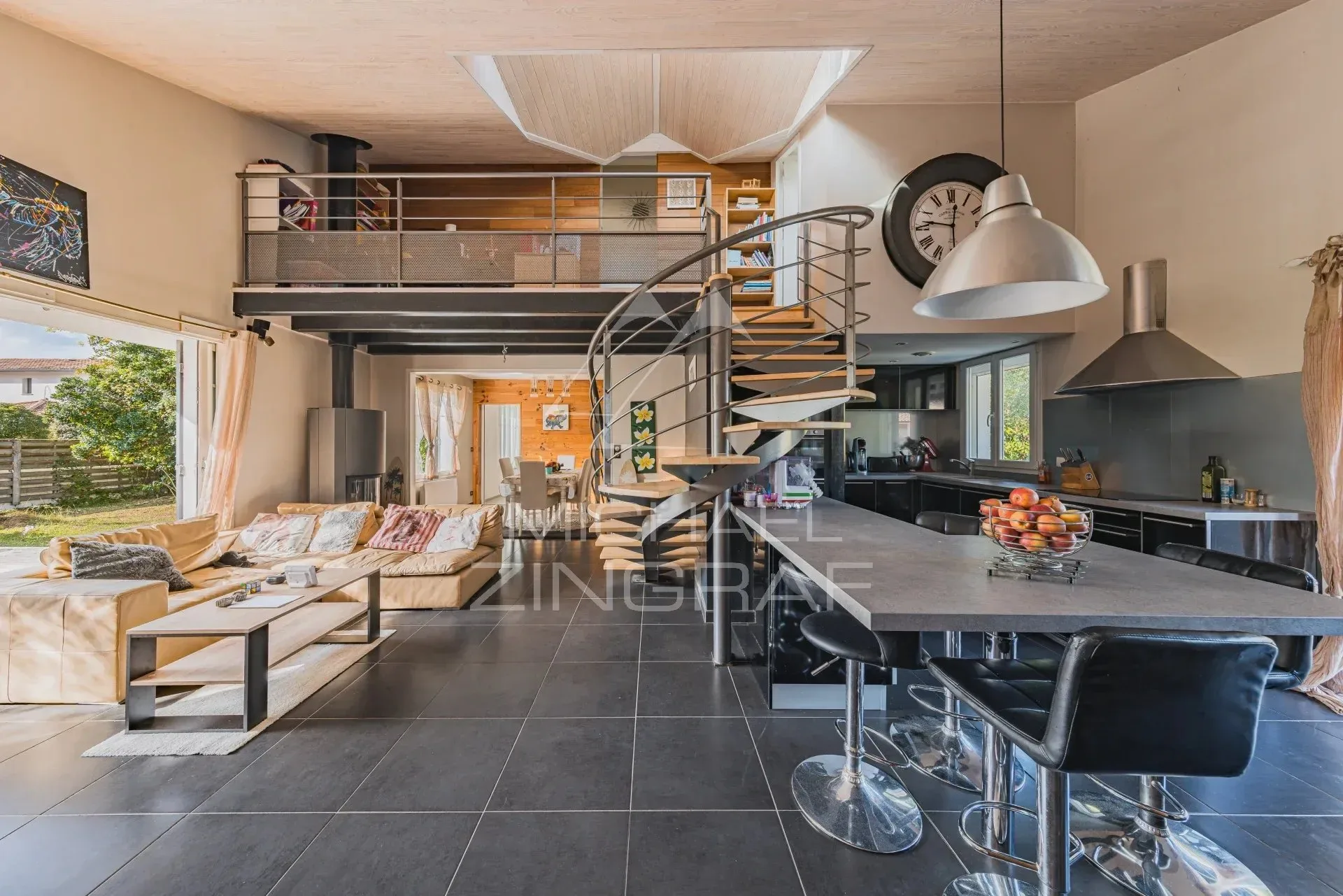 VILLA FAMILIALE AVEC DEPENDANCE AU CALME PROCHE MARCHE - 11