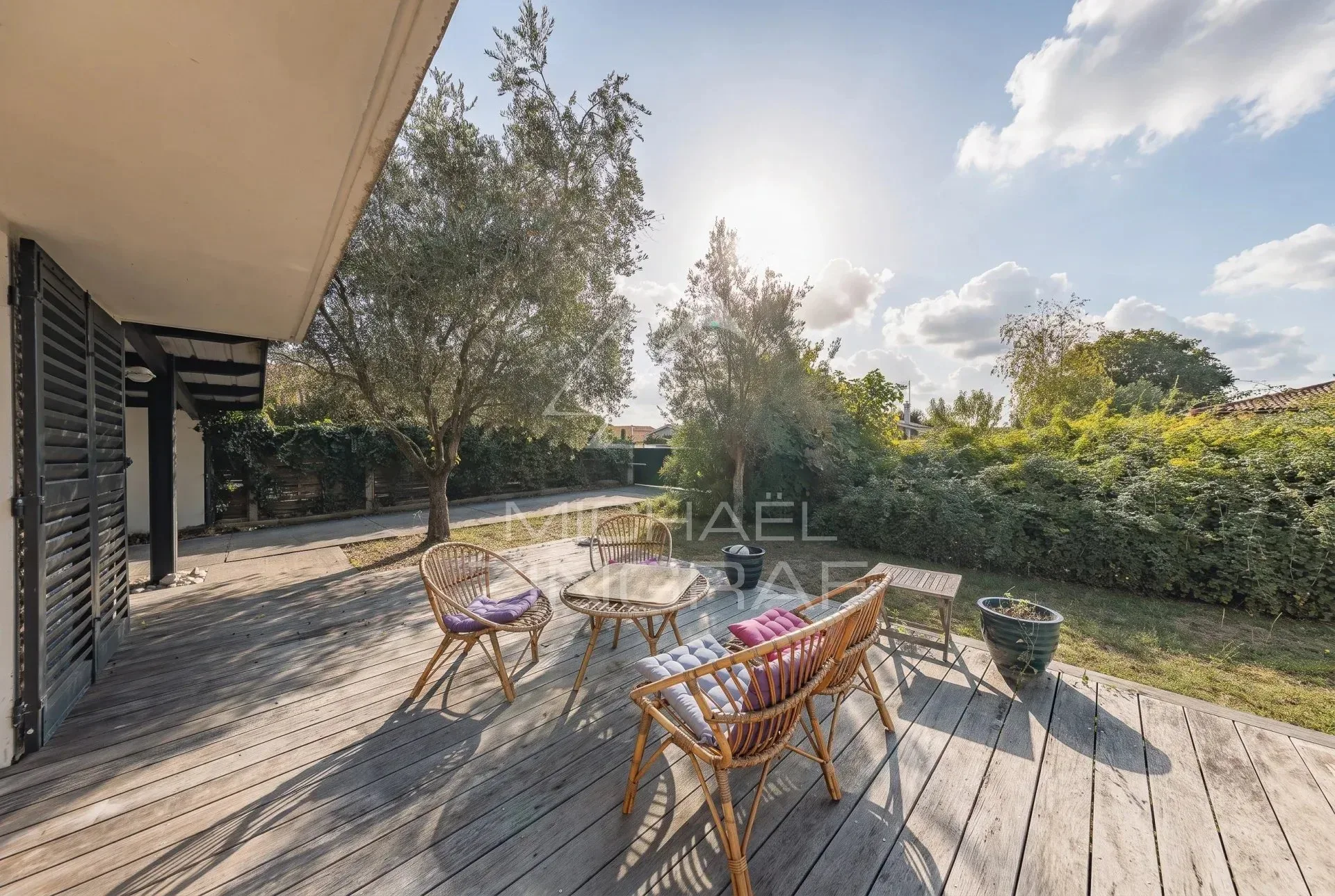VILLA FAMILIALE AVEC DEPENDANCE AU CALME PROCHE MARCHE - 12