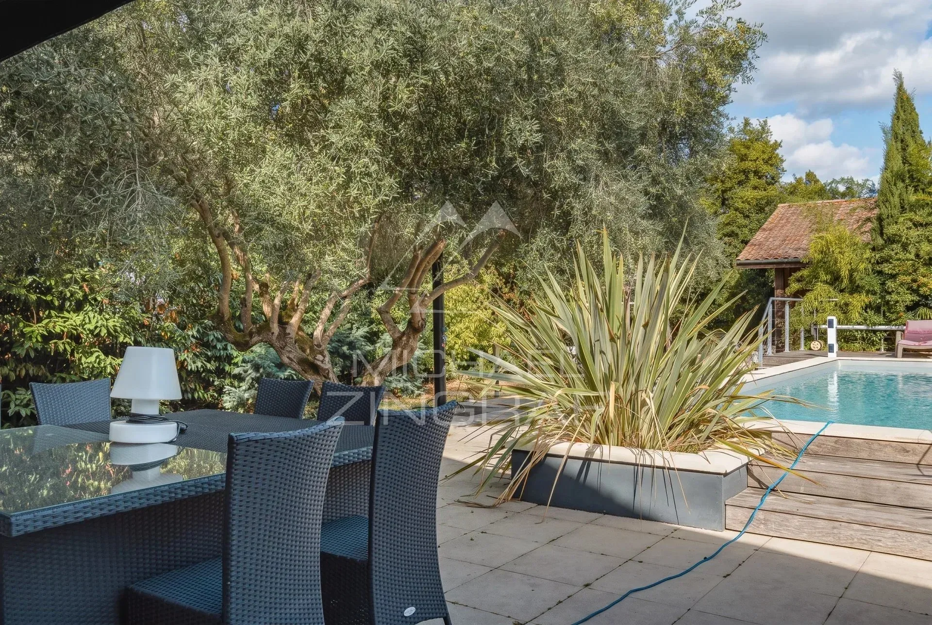 VILLA FAMILIALE AVEC DEPENDANCE AU CALME PROCHE MARCHE - 13