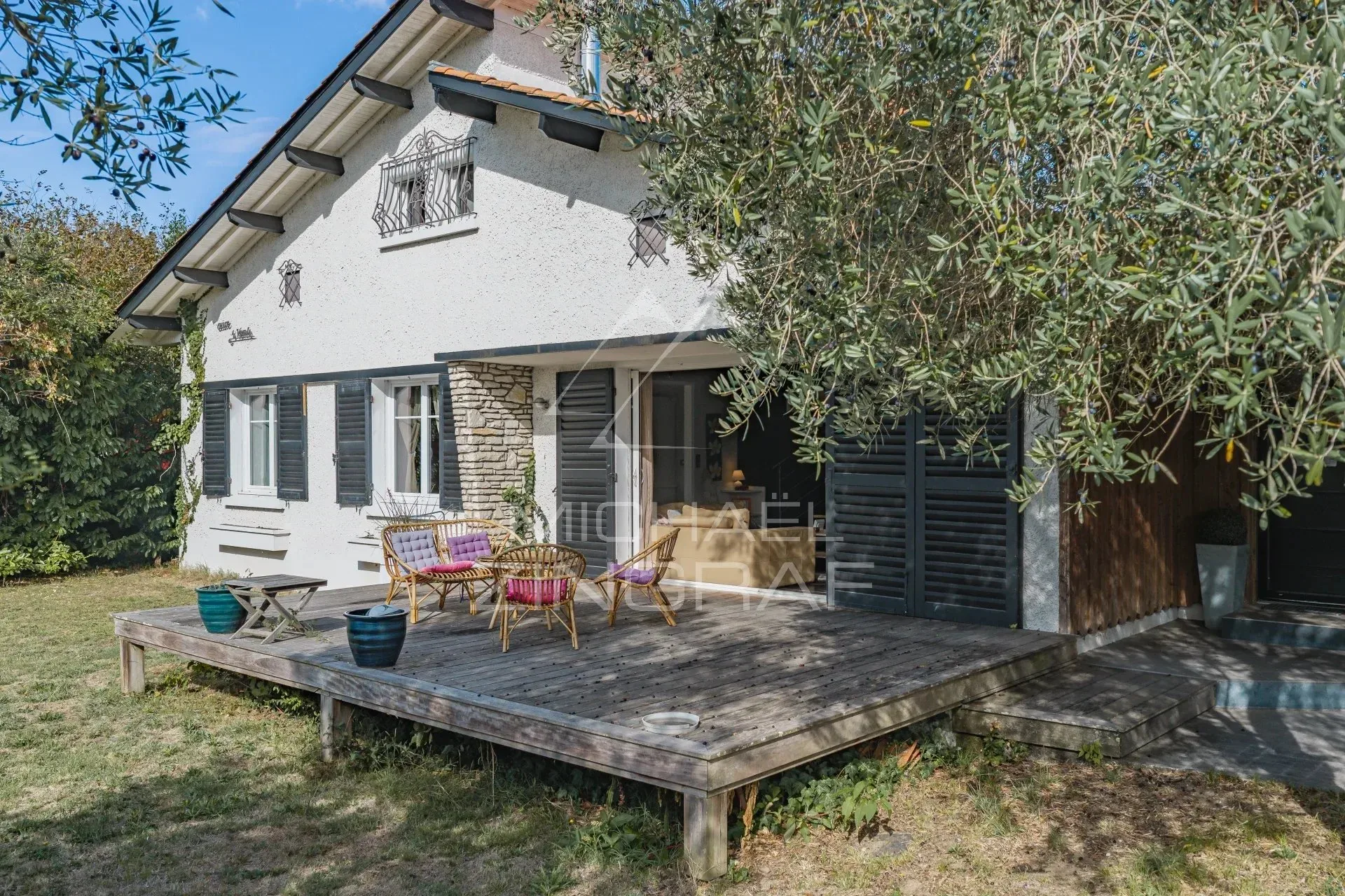 VILLA FAMILIALE AVEC DEPENDANCE AU CALME PROCHE MARCHE