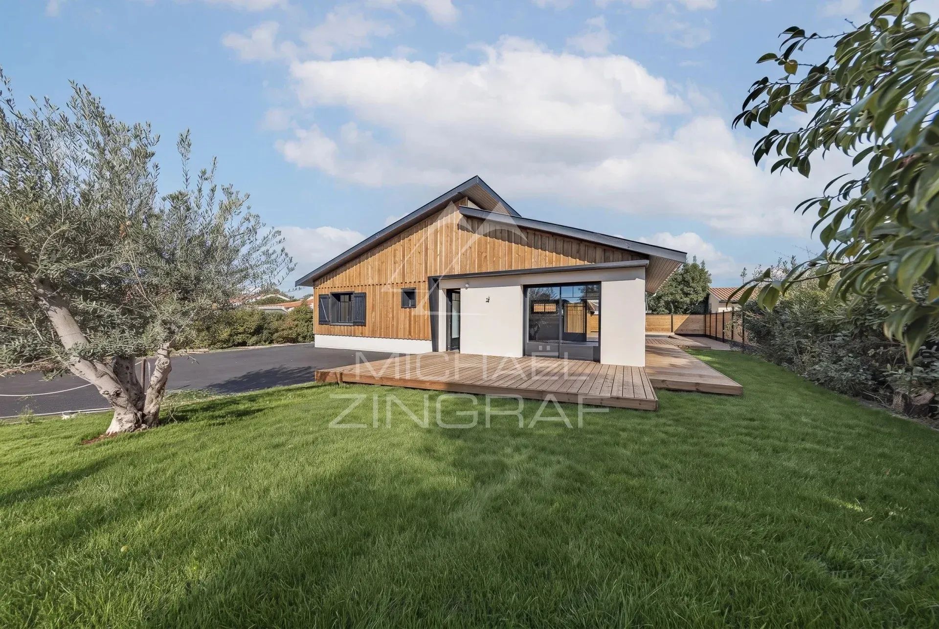 LA HUME – ELEGANTE, RENOVIERTE VILLA MIT POOL UND SEPARATEM GÄSTEHAUS - 2