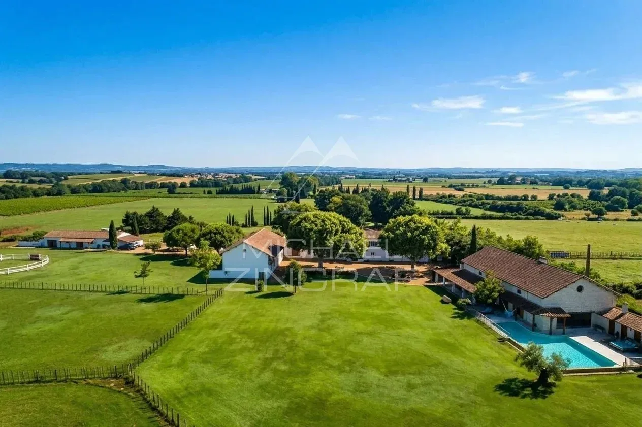 Sublime mas de 1850 au cœur de la Petite Camargue — Domaine d'exception sur 17 hectares
