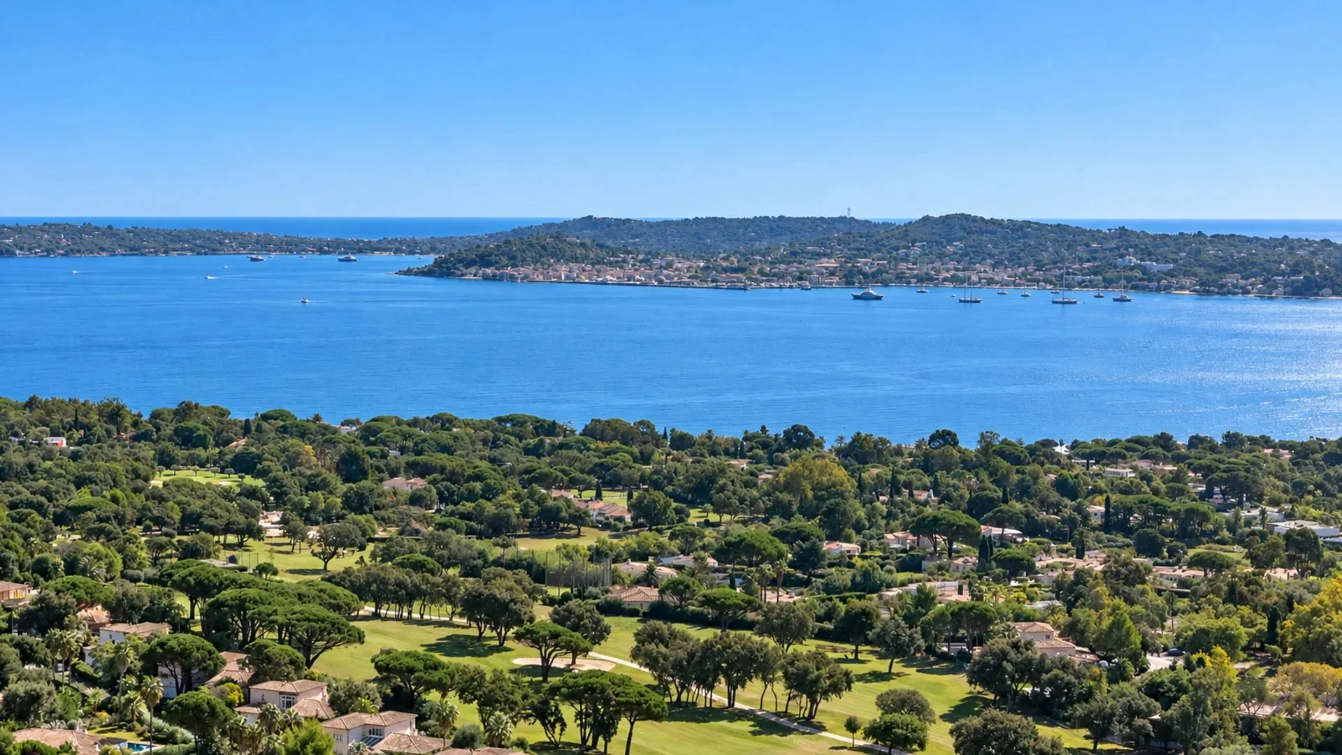 Grimaud - Propriété d’exception avec vue mer panoramique sur le golfe de Saint-Tropez