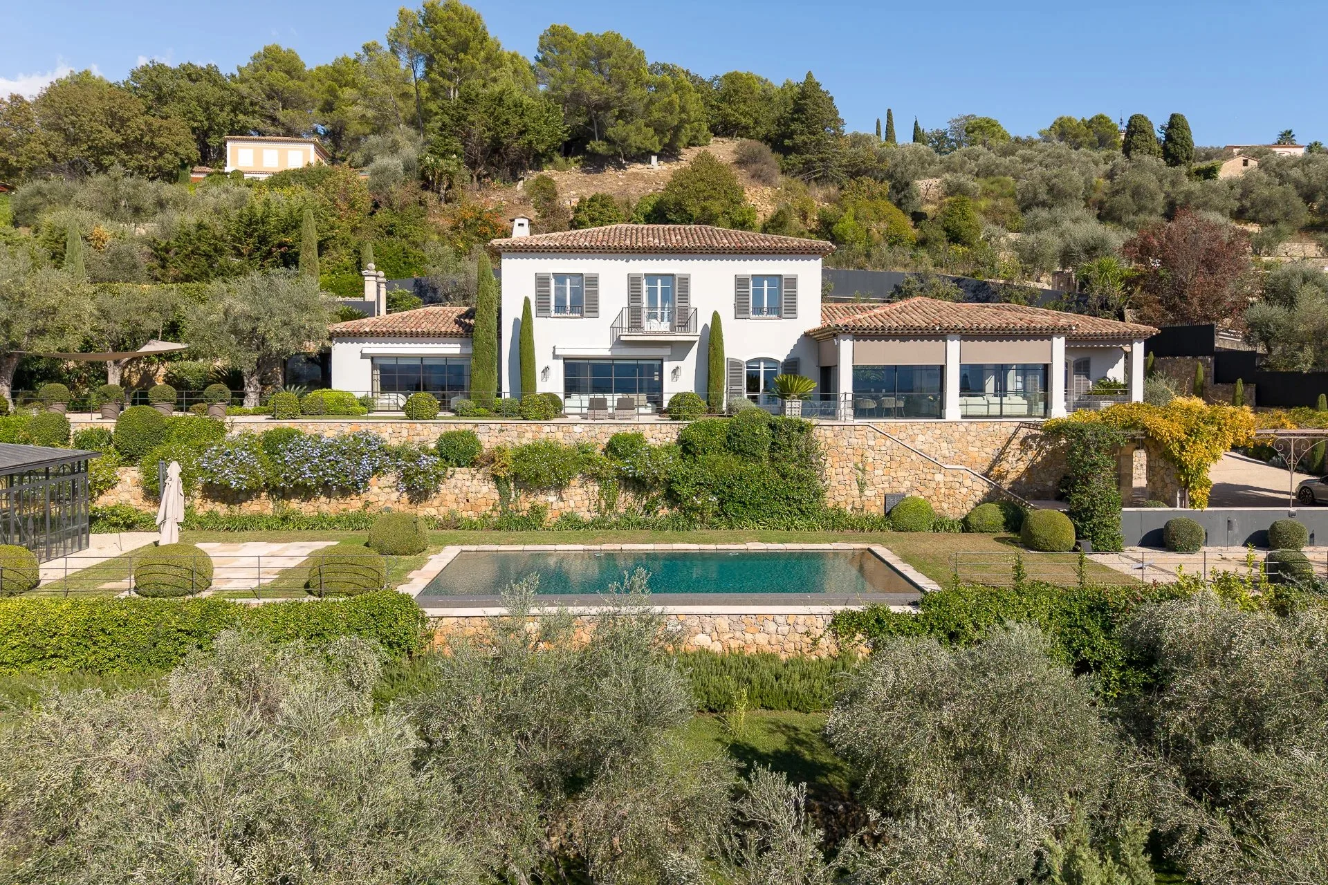 Proche Mougins – Bastide moderne, panorama d’exception