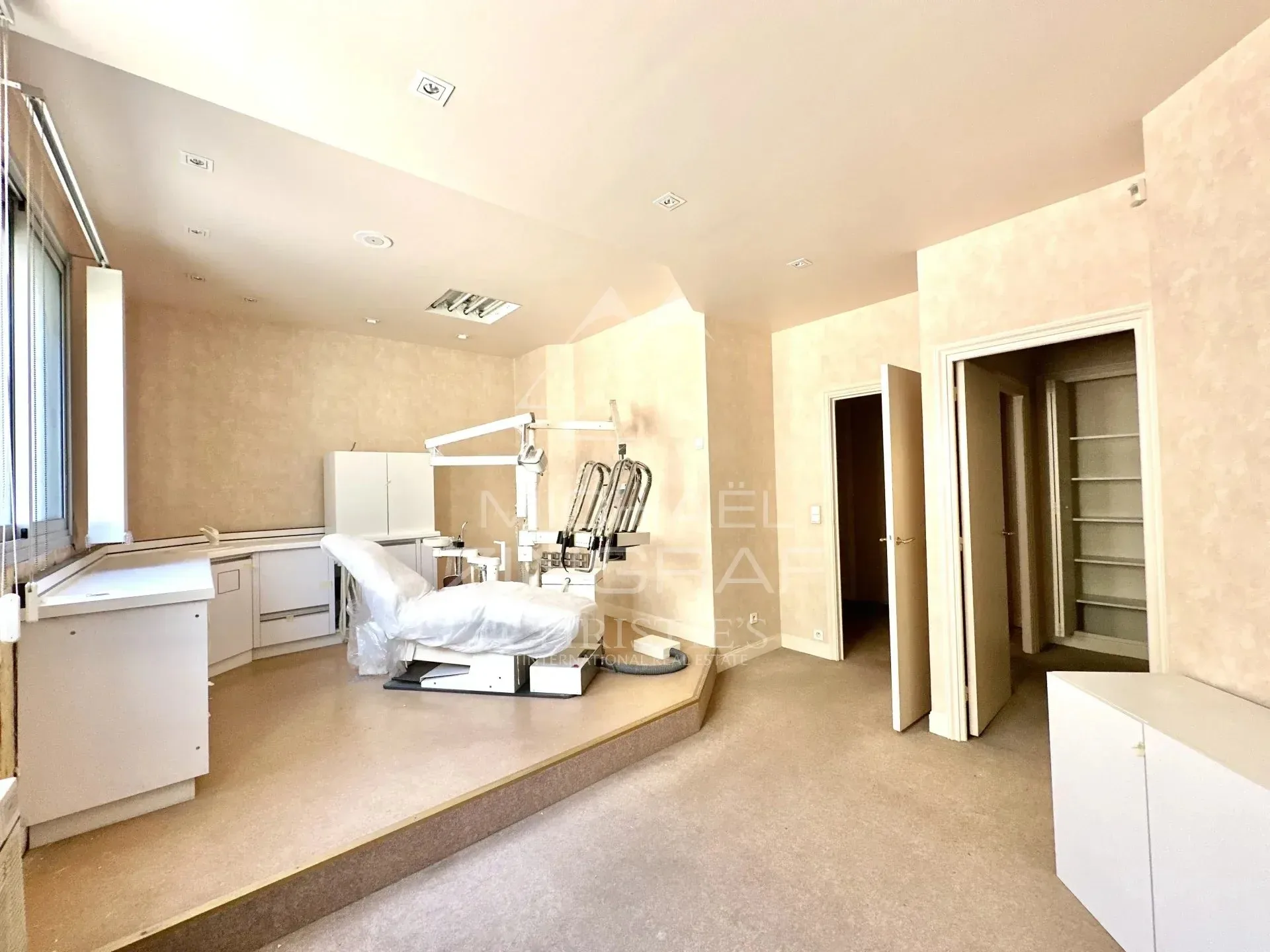 NICE - CARRÉ D'OR -  RARE OPPORTUNITÉ / Appartement a rénover : - 5