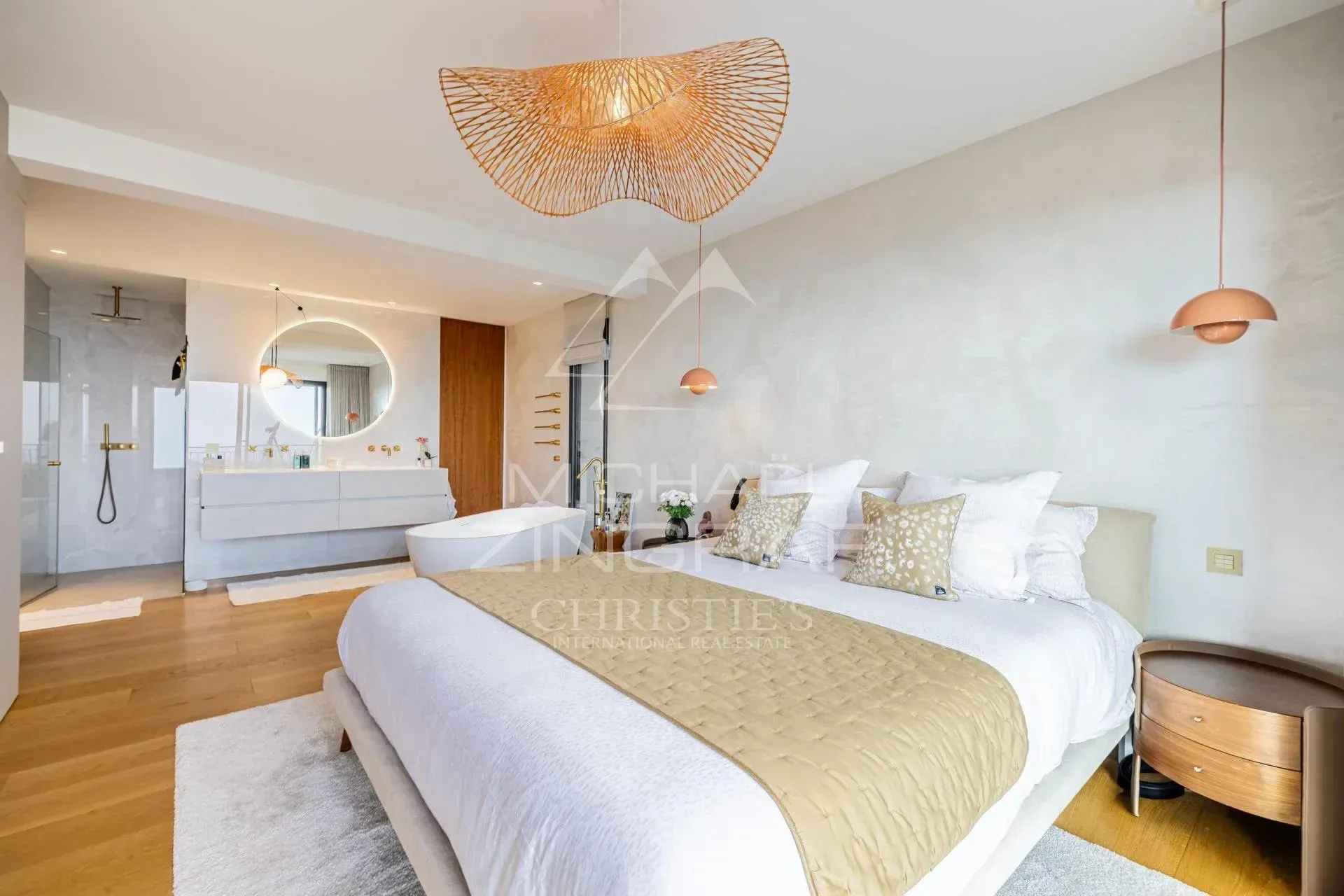 VILLA CONTEMPORAINE D’EXCEPTION AVEC ROOFTOP ET VUE PANORAMIQUE SUR LA RADE - 17