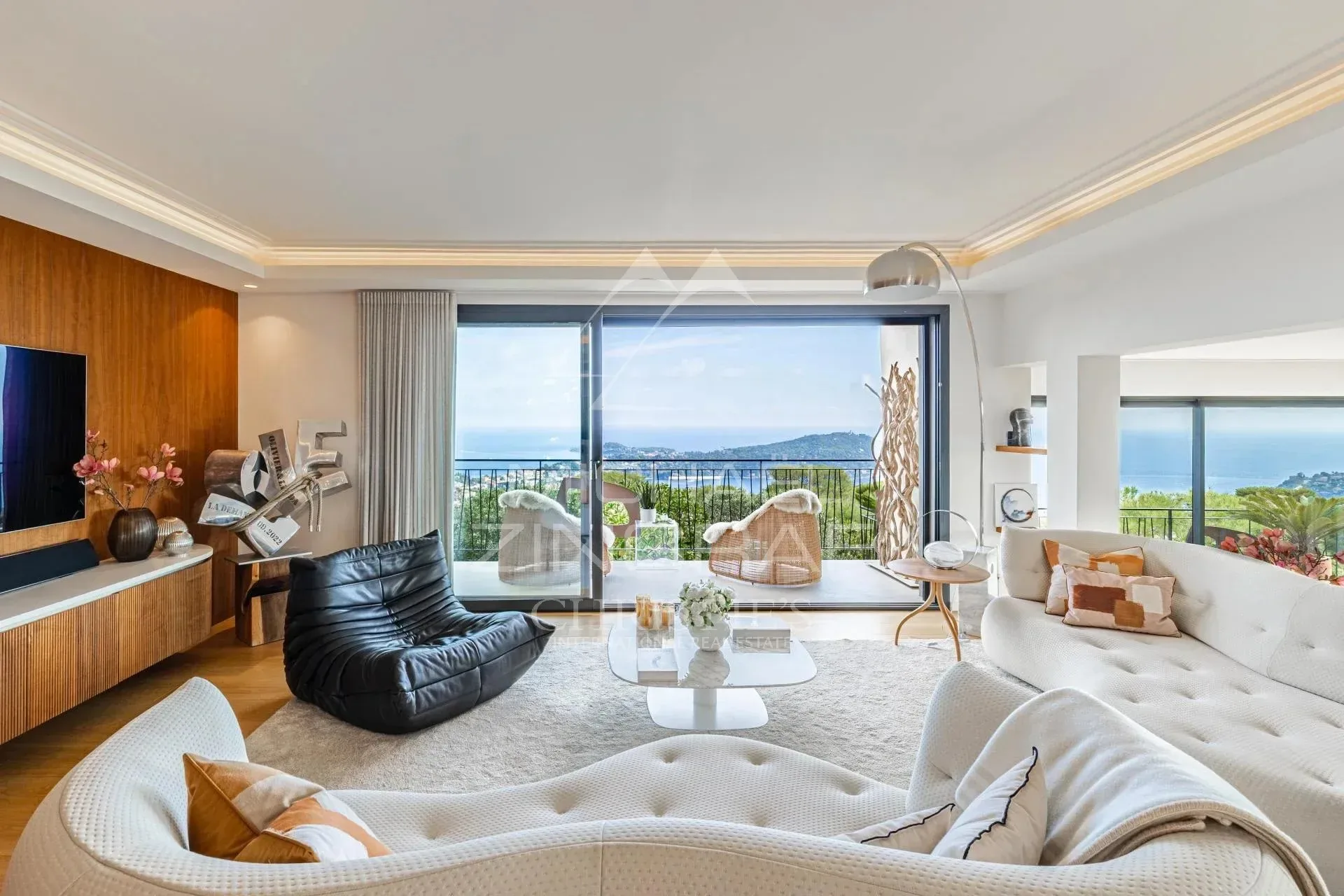 VILLA CONTEMPORAINE D’EXCEPTION AVEC ROOFTOP ET VUE PANORAMIQUE SUR LA RADE - 13