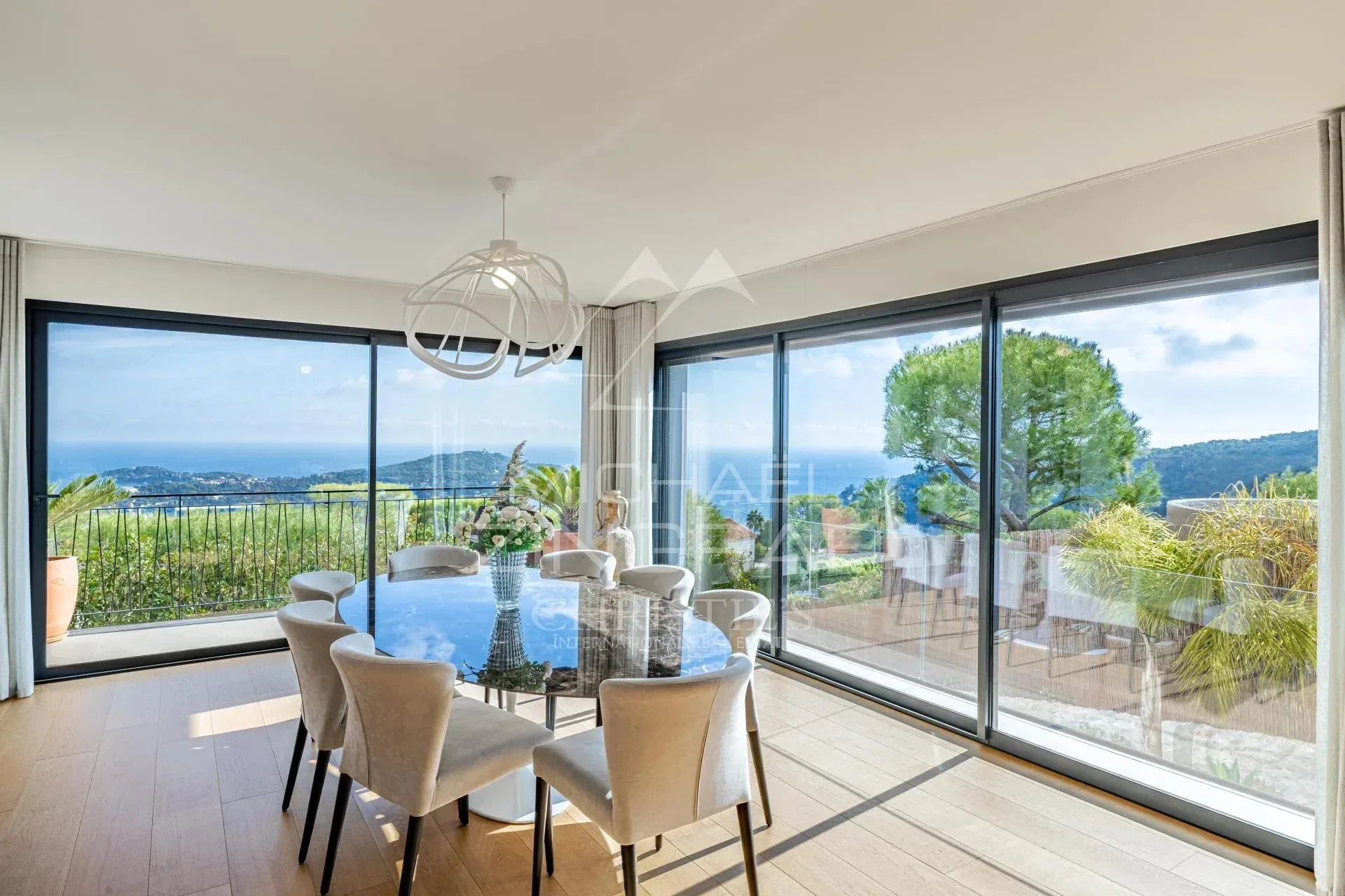 VILLA CONTEMPORAINE D’EXCEPTION AVEC ROOFTOP ET VUE PANORAMIQUE SUR LA RADE - 12