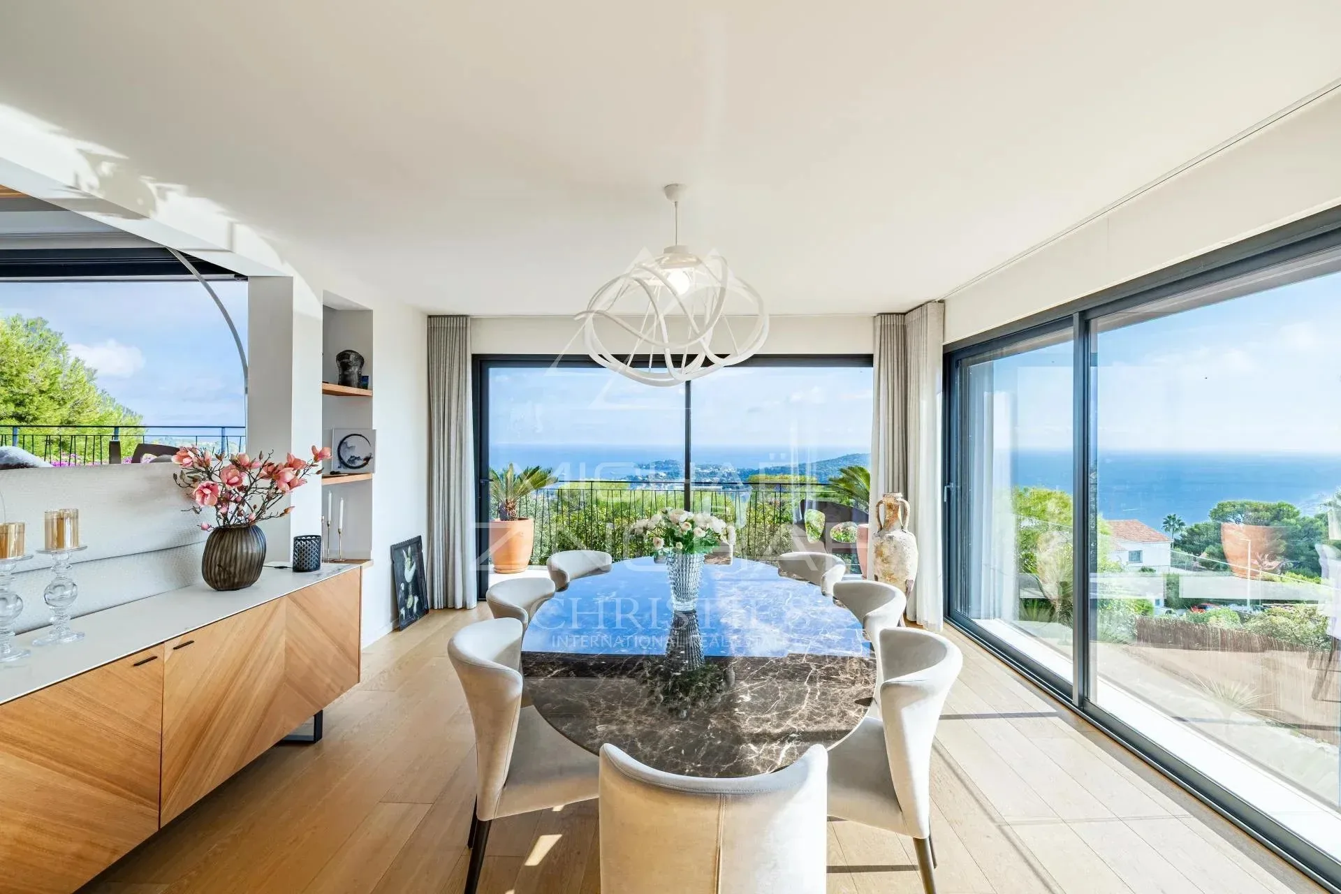 VILLA CONTEMPORAINE D’EXCEPTION AVEC ROOFTOP ET VUE PANORAMIQUE SUR LA RADE - 11