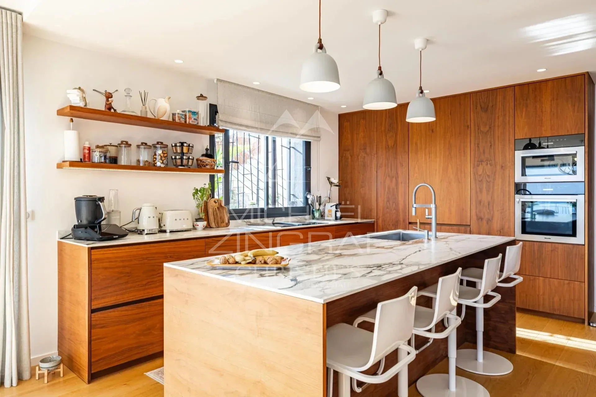 VILLA CONTEMPORAINE D’EXCEPTION AVEC ROOFTOP ET VUE PANORAMIQUE SUR LA RADE