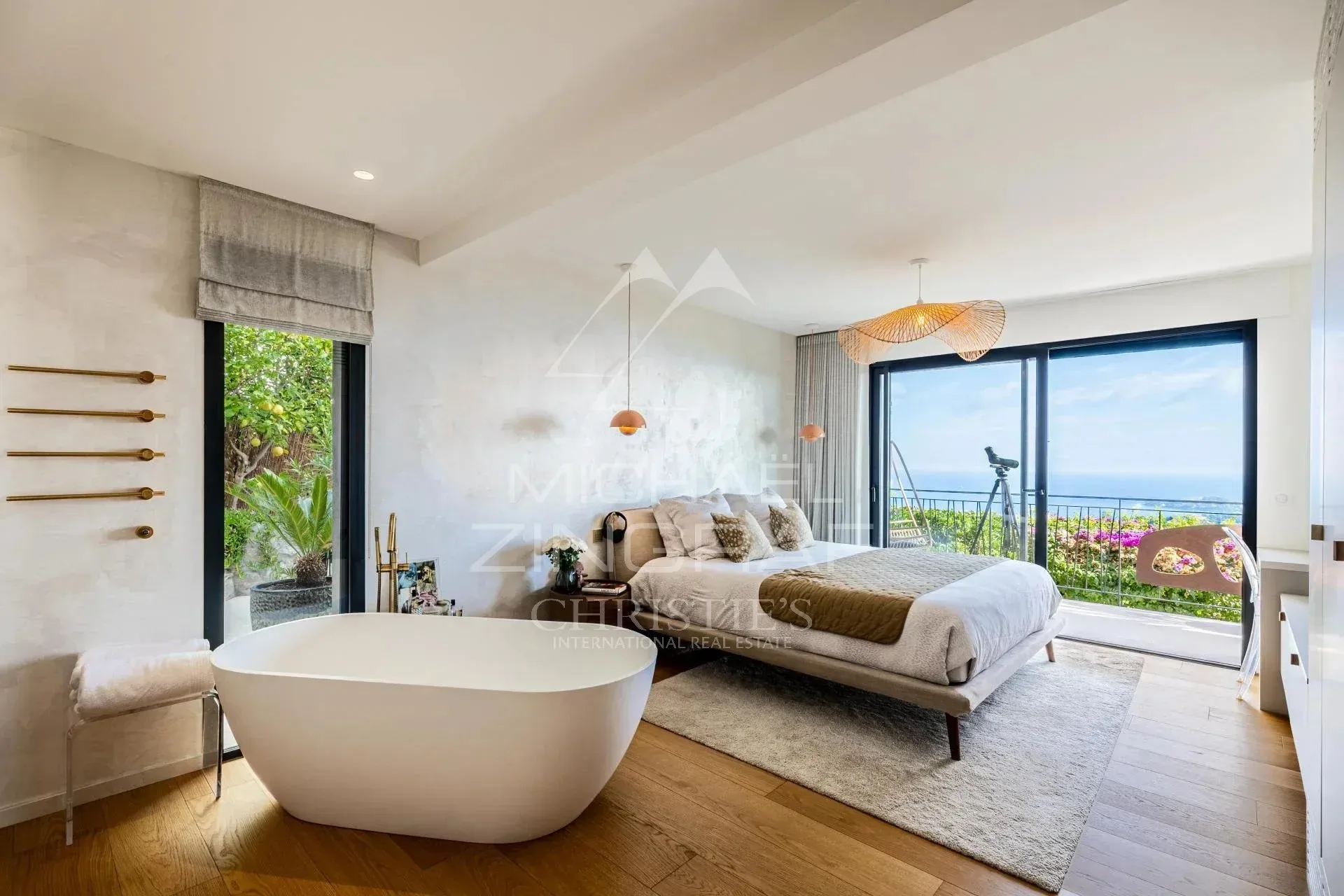 VILLA CONTEMPORAINE D’EXCEPTION AVEC ROOFTOP ET VUE PANORAMIQUE SUR LA RADE - 15