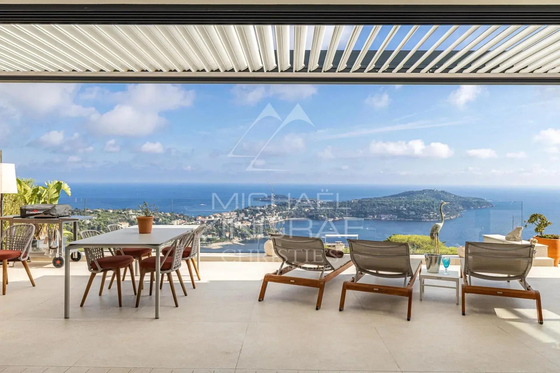 VILLA CONTEMPORAINE D’EXCEPTION AVEC ROOFTOP ET VUE PANORAMIQUE SUR LA RADE - 2
