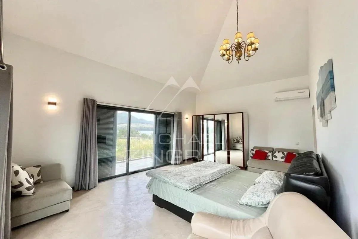 Villa élégante de 4 chambres avec vue mer – Vieux Grand Port - 10